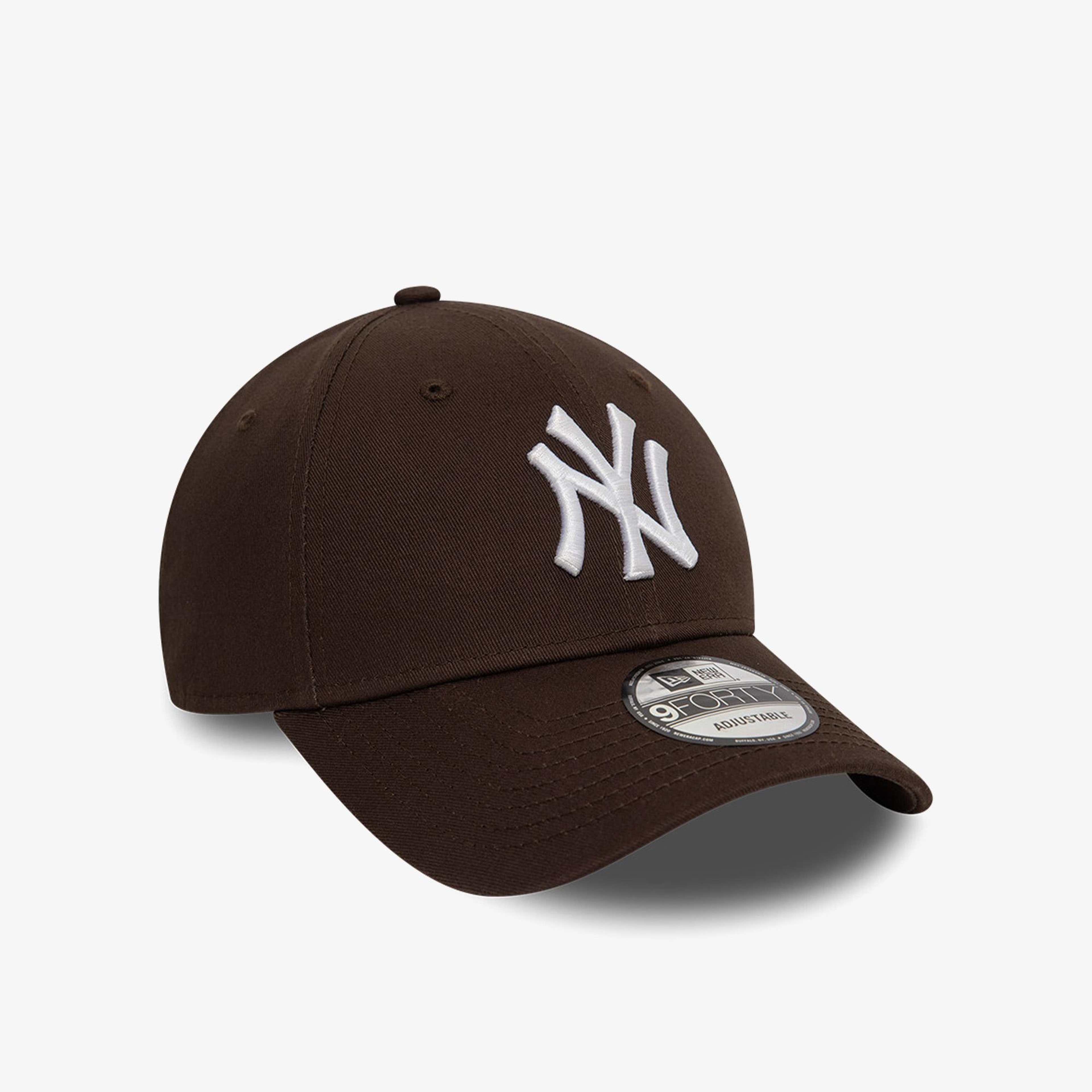New Era League Essential New York Yankees 9FORTY Kadın Kahverengi Şapka