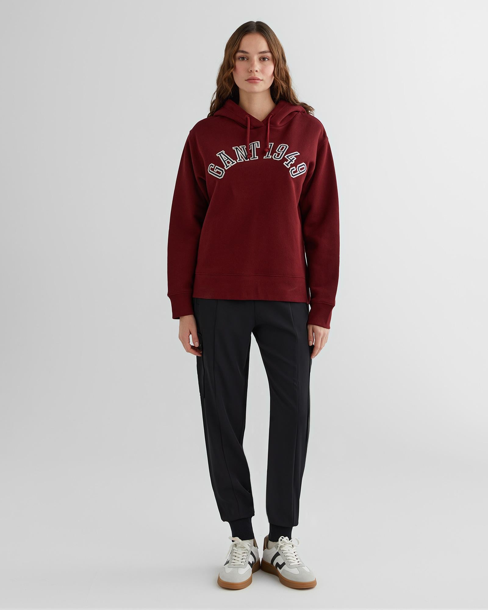 GANT Kadın Bordo Relaxed Fit Kapüşonlu Logolu Sweatshirt