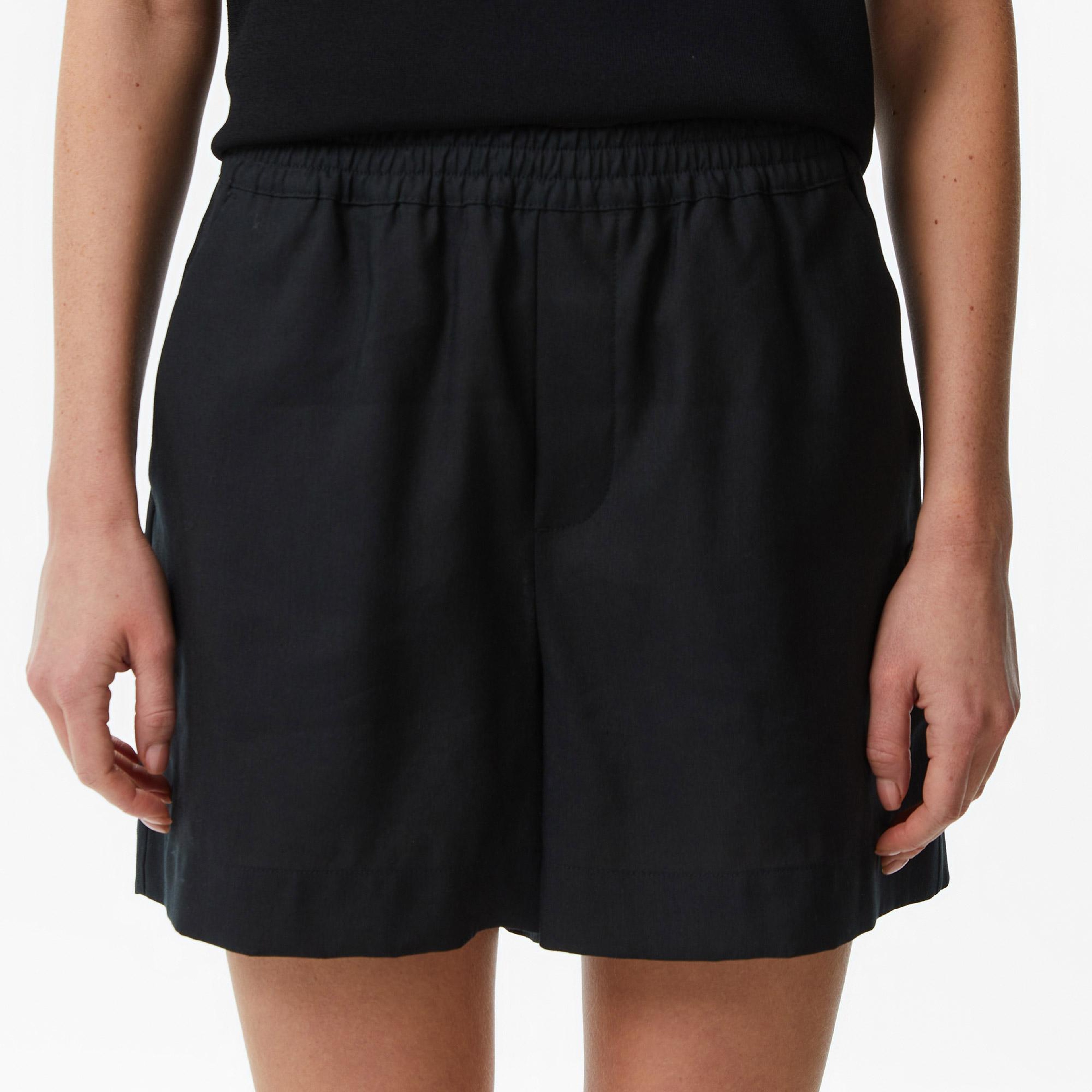 Kadın Relaxed Fit Keten Siyah Bermuda Şort