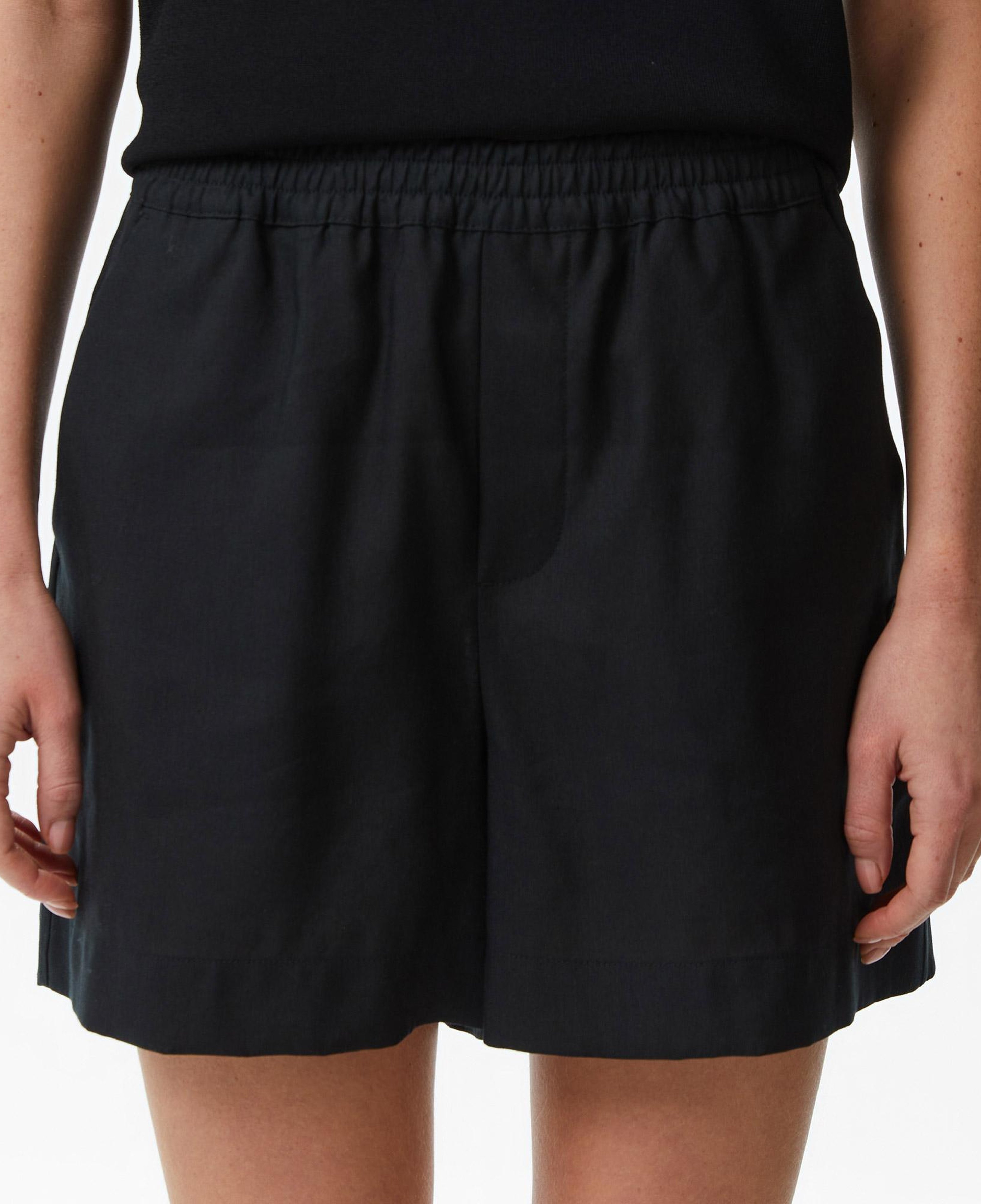 Kadın Relaxed Fit Keten Siyah Bermuda Şort