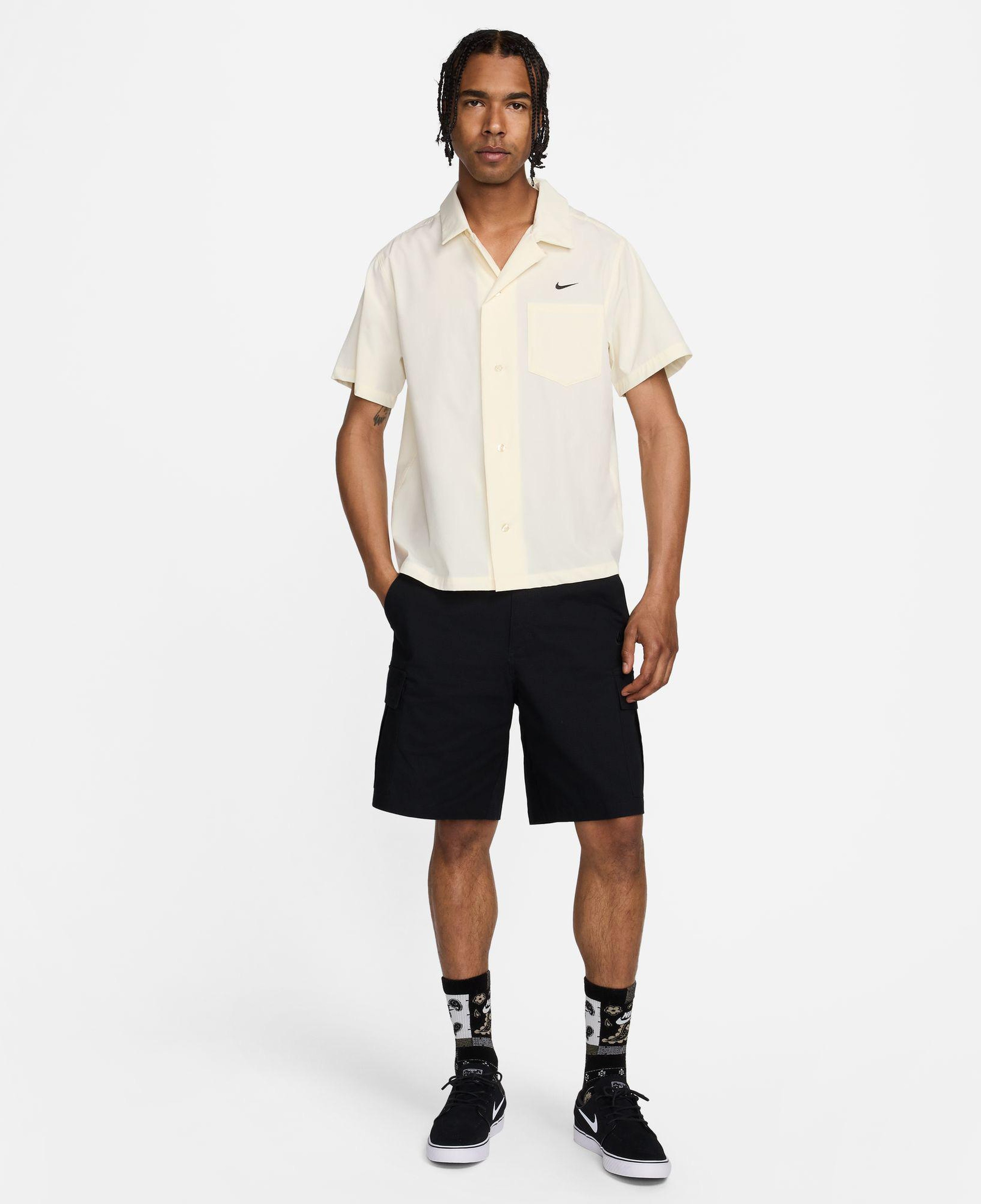 Nike Club Woven Cargo Erkek Siyah Şort
