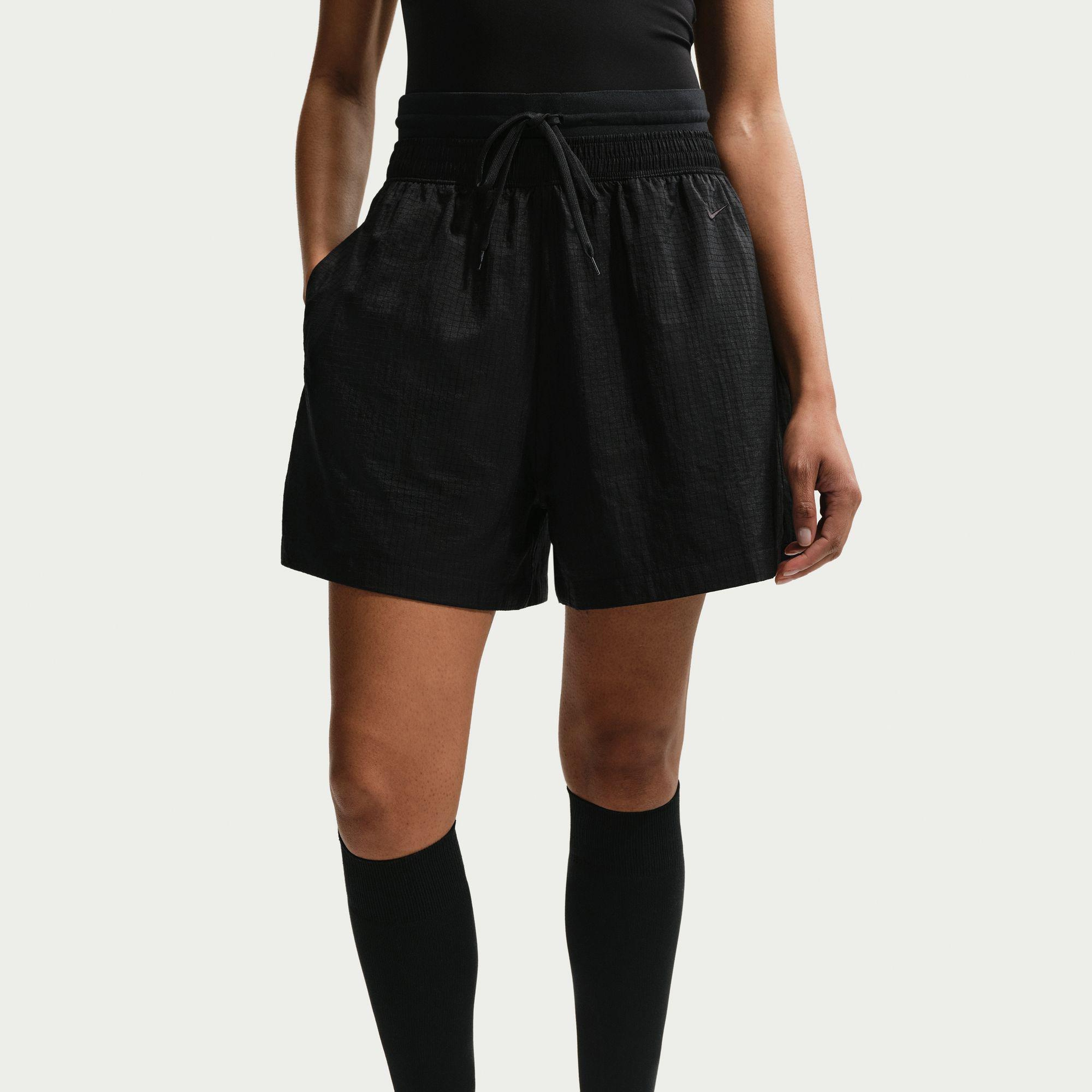 Nike Sportswear Loose High-Waisted Lightweight Ripstop Kadın Siyah Şort
