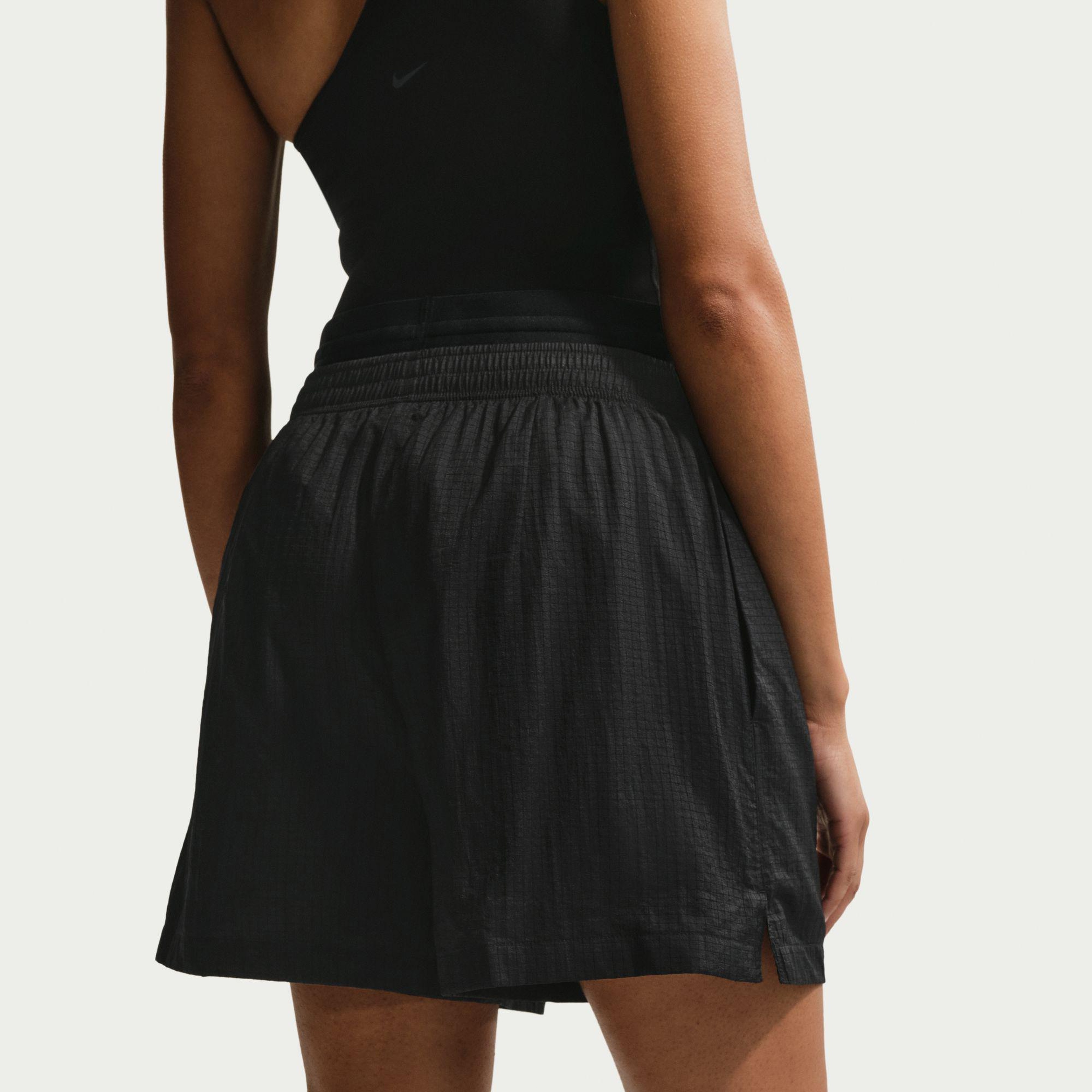 Nike Sportswear Loose High-Waisted Lightweight Ripstop Kadın Siyah Şort