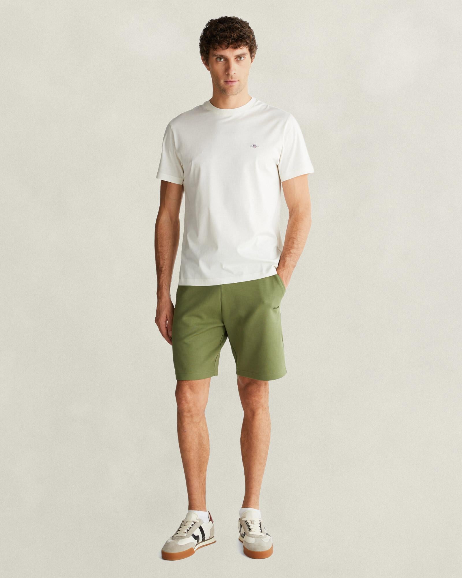 GANT Erkek Beyaz Bisiklet Yaka Regular Fit Logolu T-Shirt