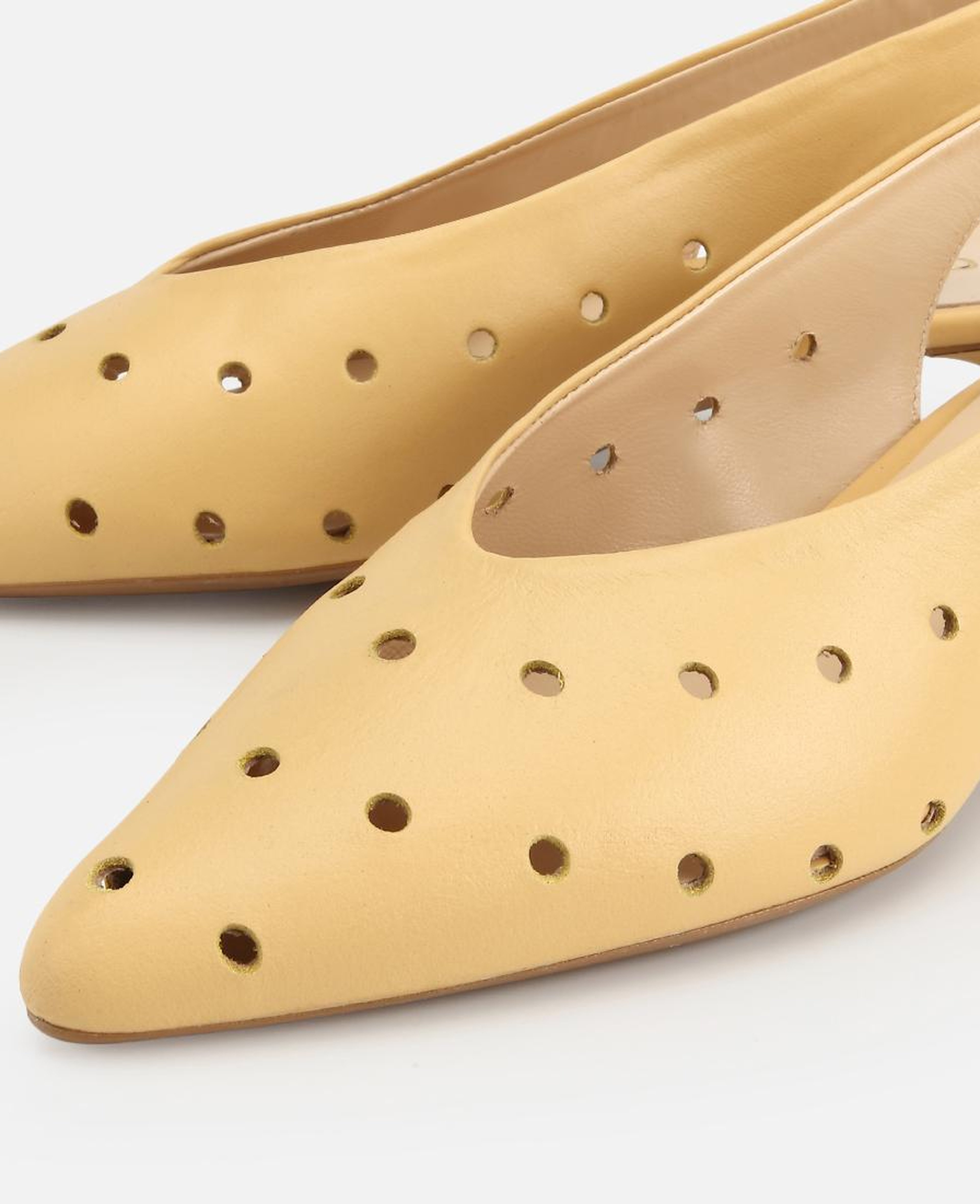 Kadın Deri Sarı Delik Detaylı Arkası Lastikli Mini Topuklu Stiletto