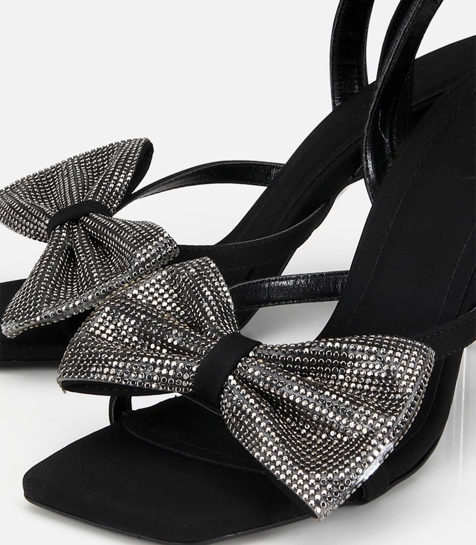 Kadın Siyah Taşlı Fiyonk Detaylı İnce Topuklu Stiletto