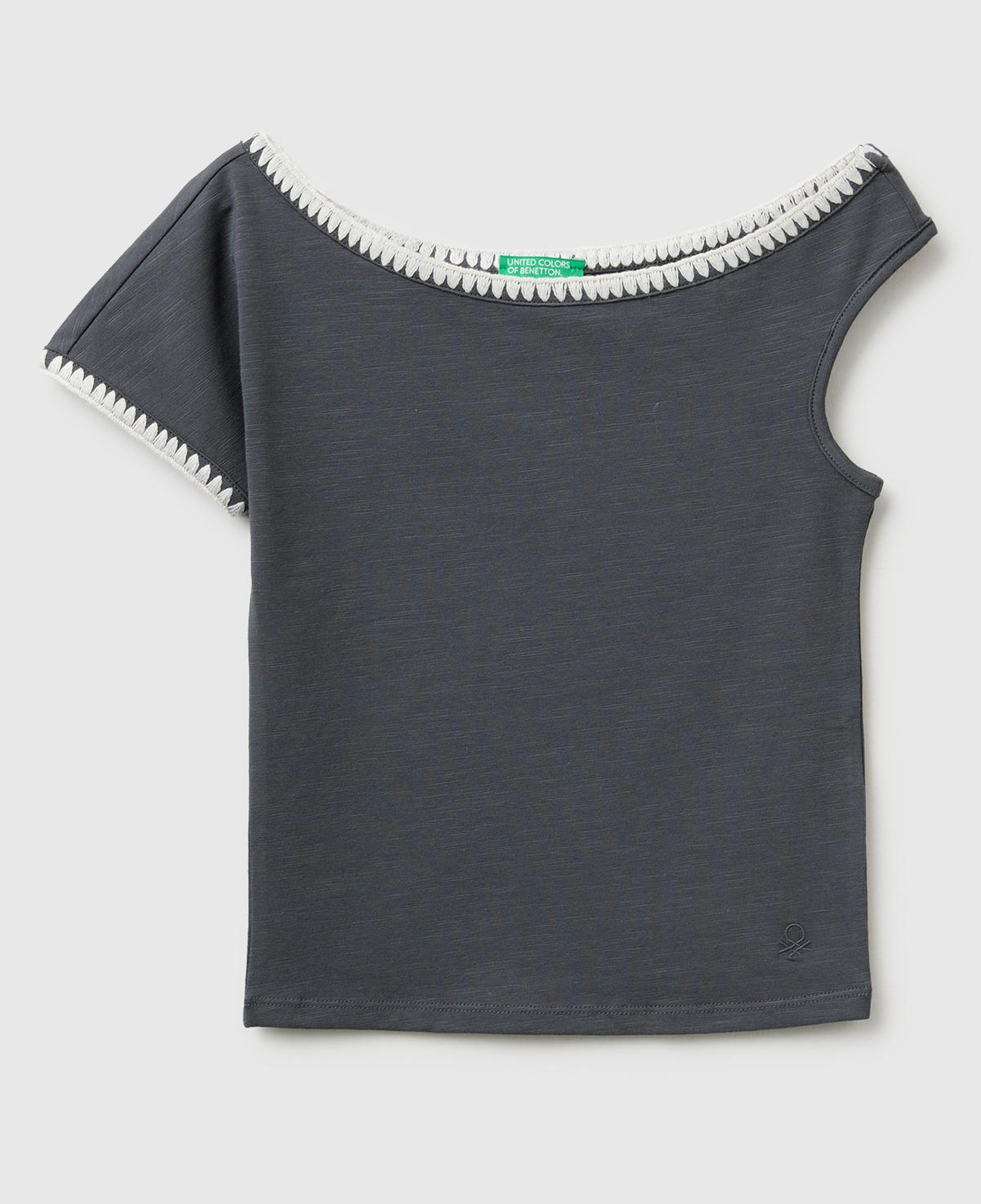 Kız Çocuk Koyu Kahverengi Asimetrik Yaka İşleme Detaylı T-Shirt