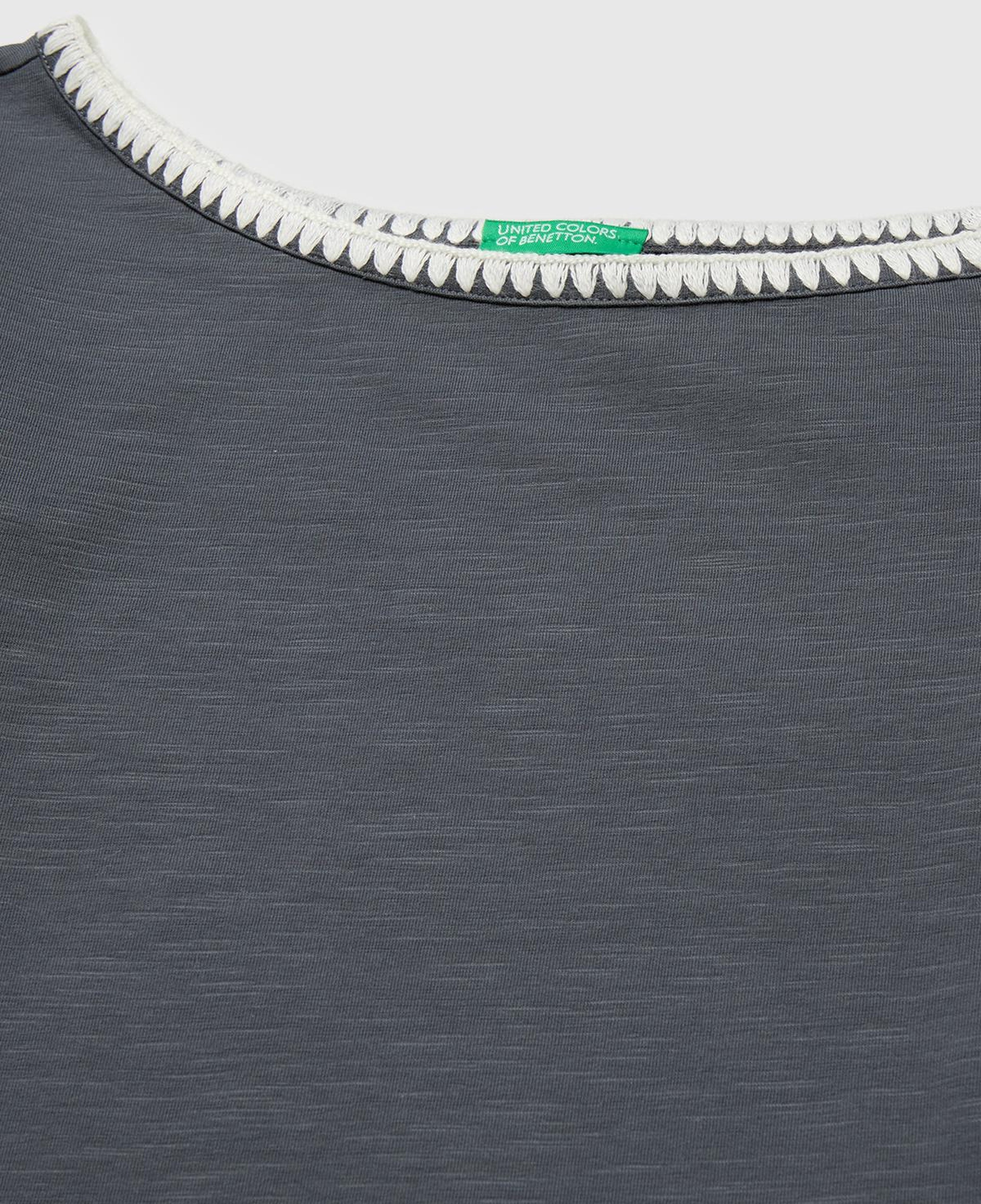 Kız Çocuk Koyu Kahverengi Asimetrik Yaka İşleme Detaylı T-Shirt
