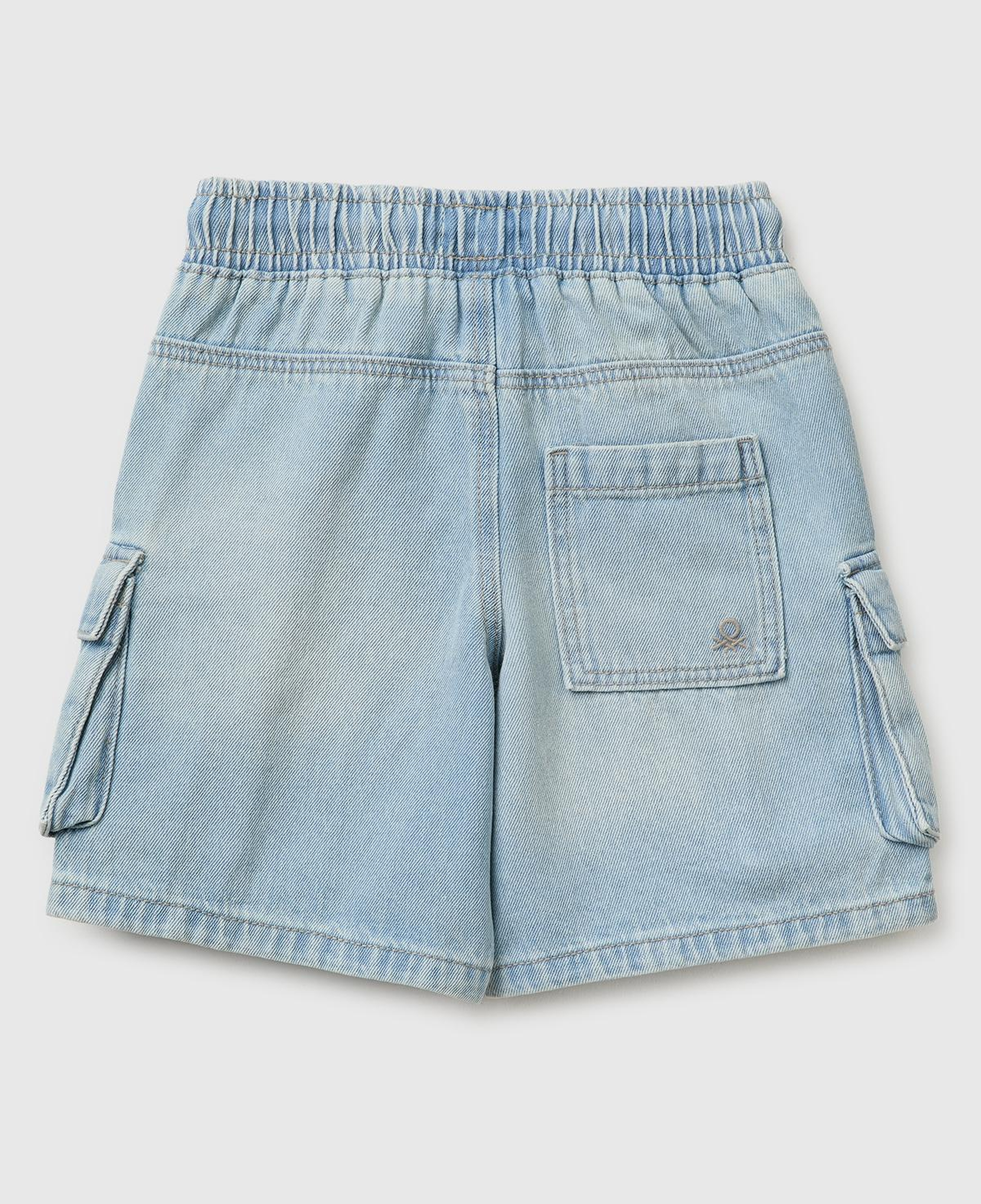 Erkek Çocuk Açık Mavi Arka Cebi Logo İşleme Detaylı Yan Cepli Denim Bermuda Şort