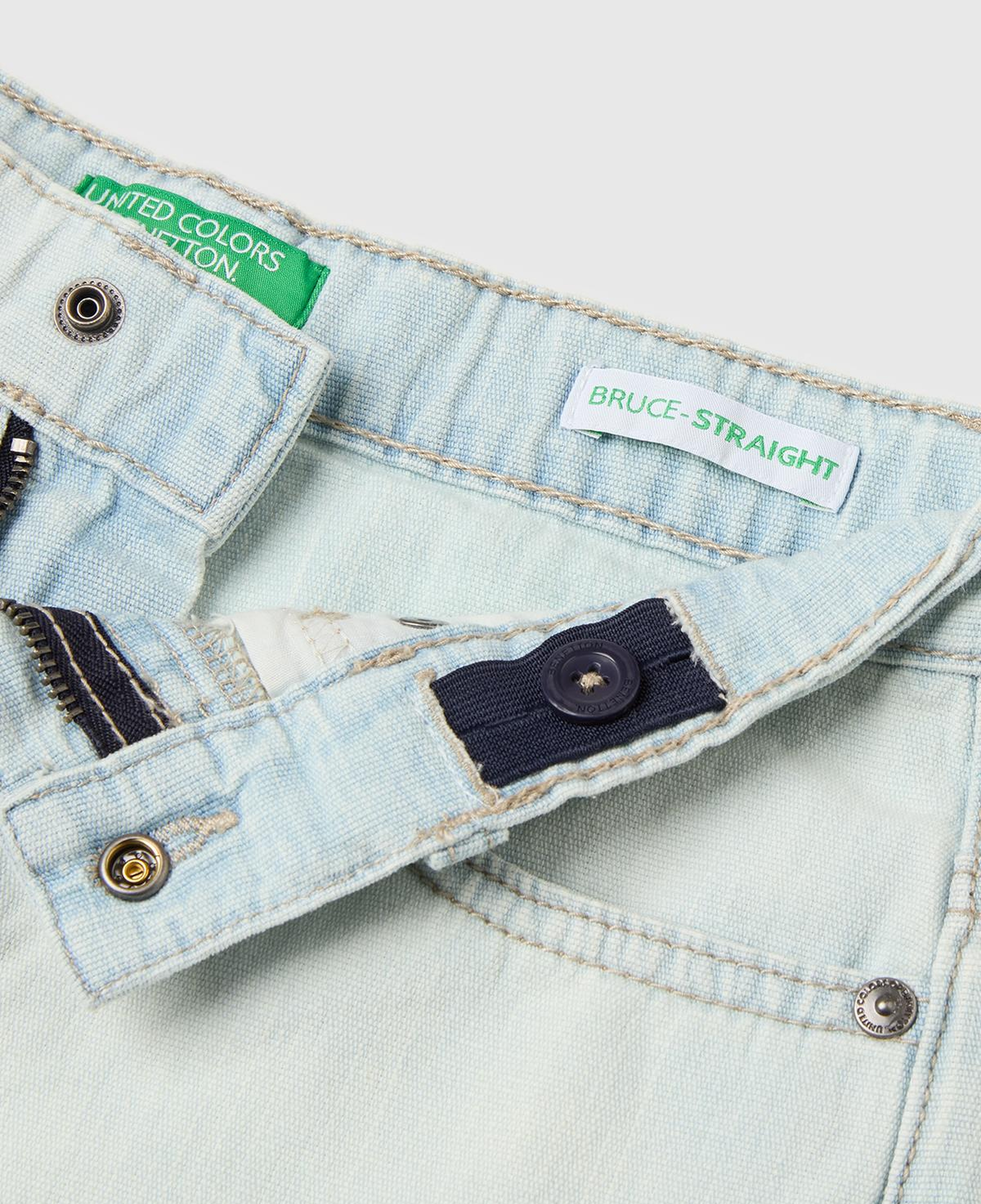 Erkek Çocuk Buz Mavisi Arka Cebi Logo Detaylı Kıvrık Paça Denim Bermuda Şort
