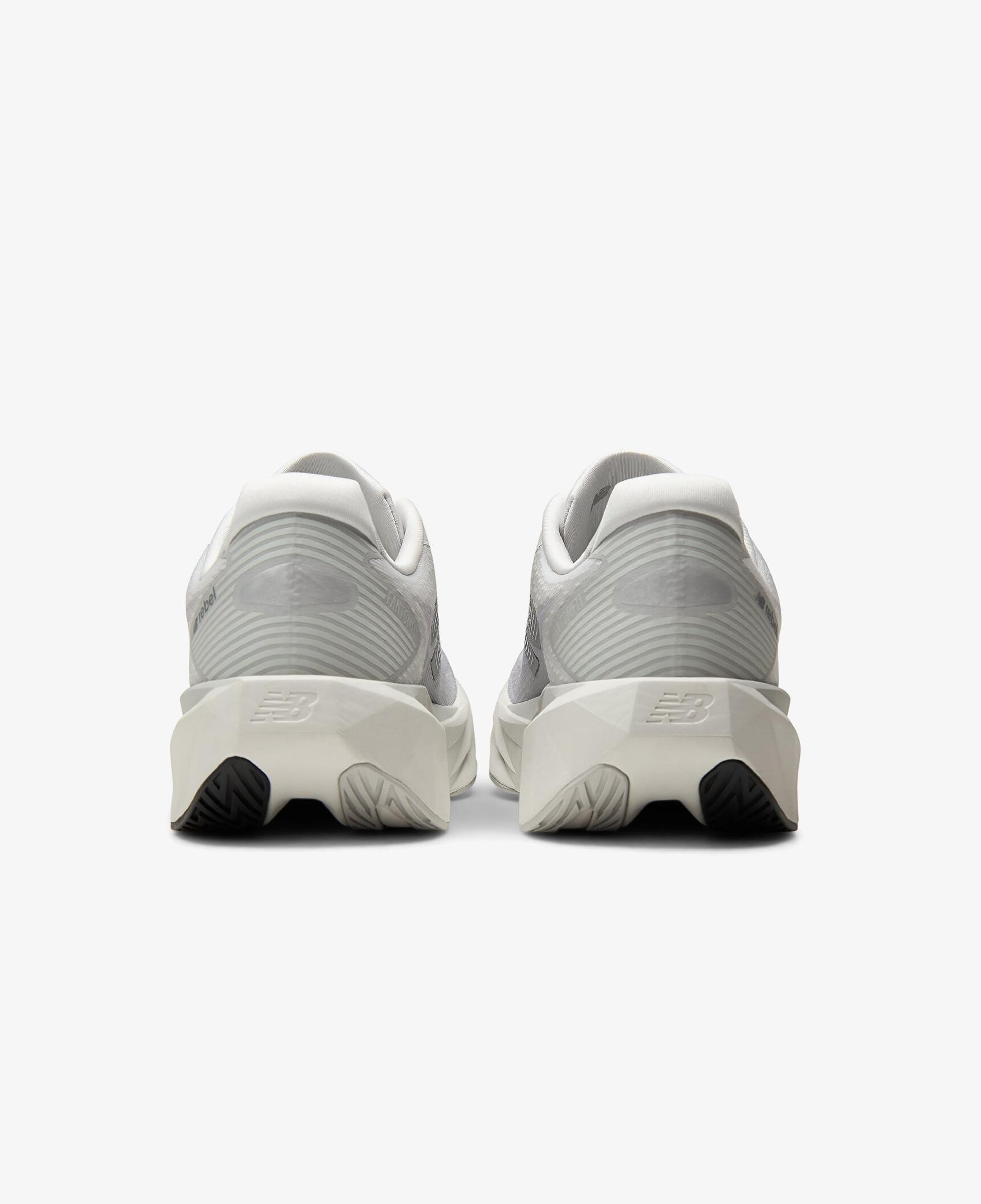 New Balance FuelCell Rebel v5 Erkek Gri Koşu Ayakkabısı
