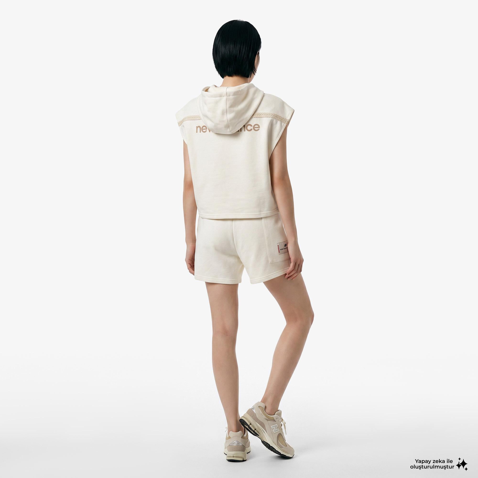 New Balance Lifestyle Kadın Bej Sweatshirt