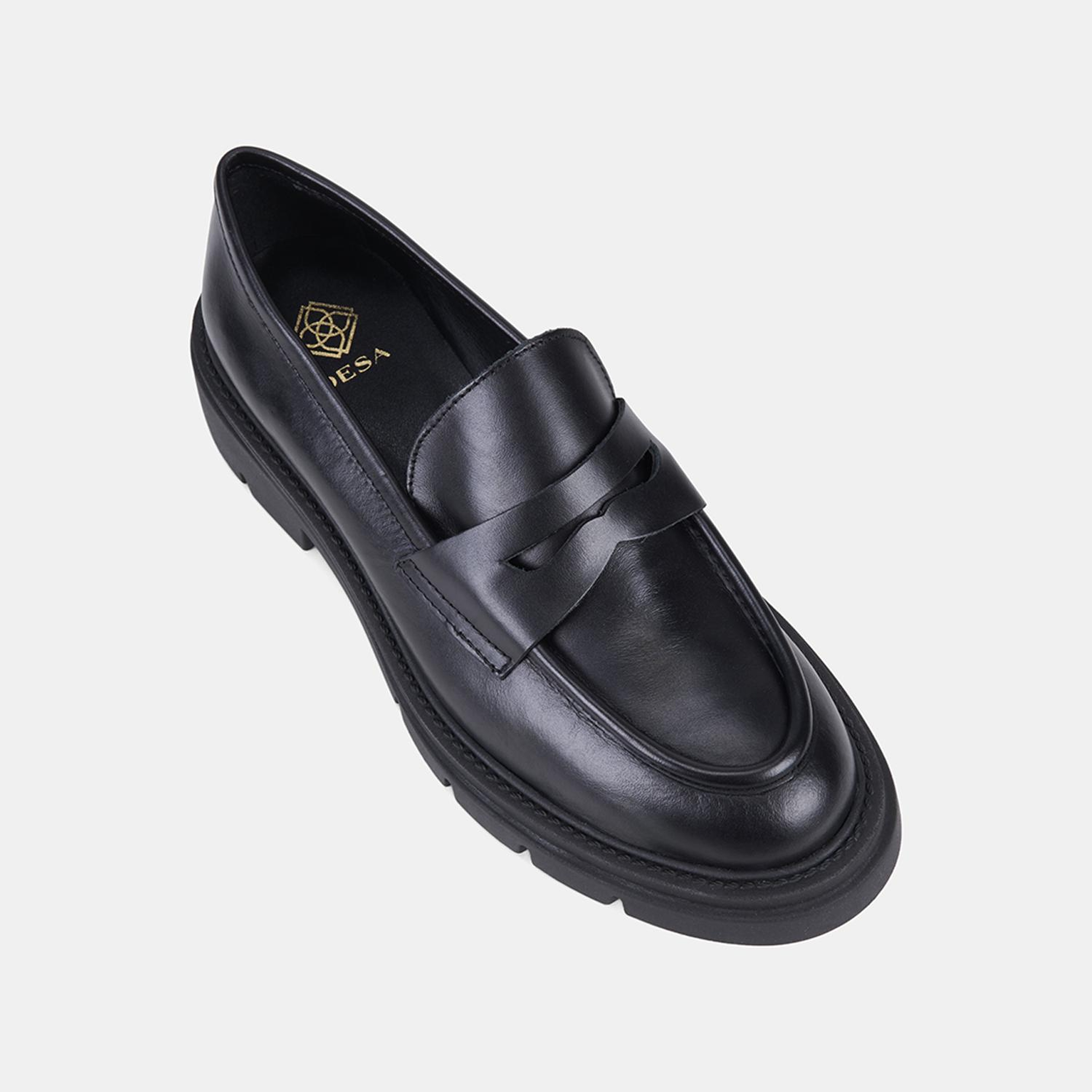 Kadın Siyah Kalın Dişli Tabanlı Klasik Deri Loafer
