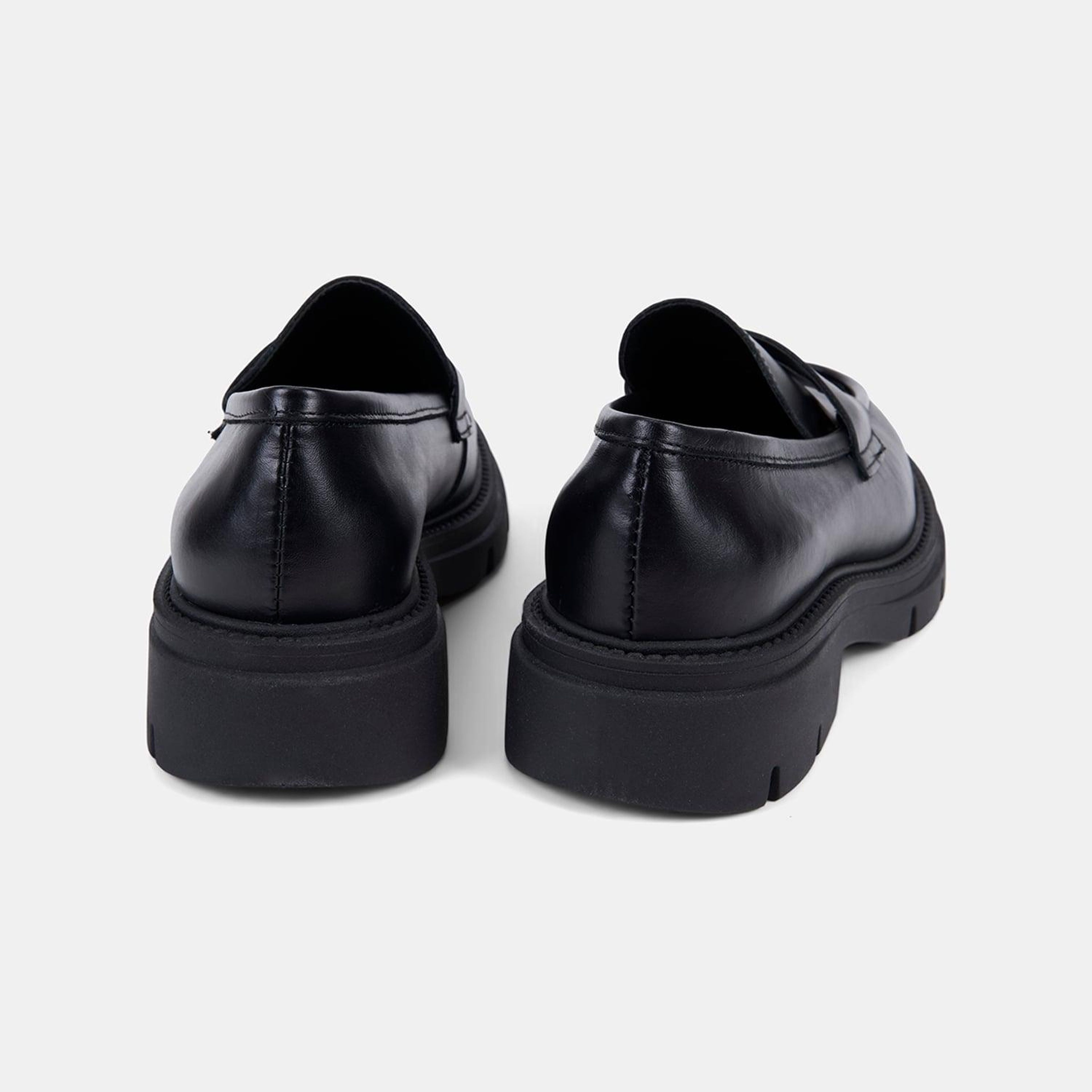 Kadın Siyah Kalın Dişli Tabanlı Klasik Deri Loafer