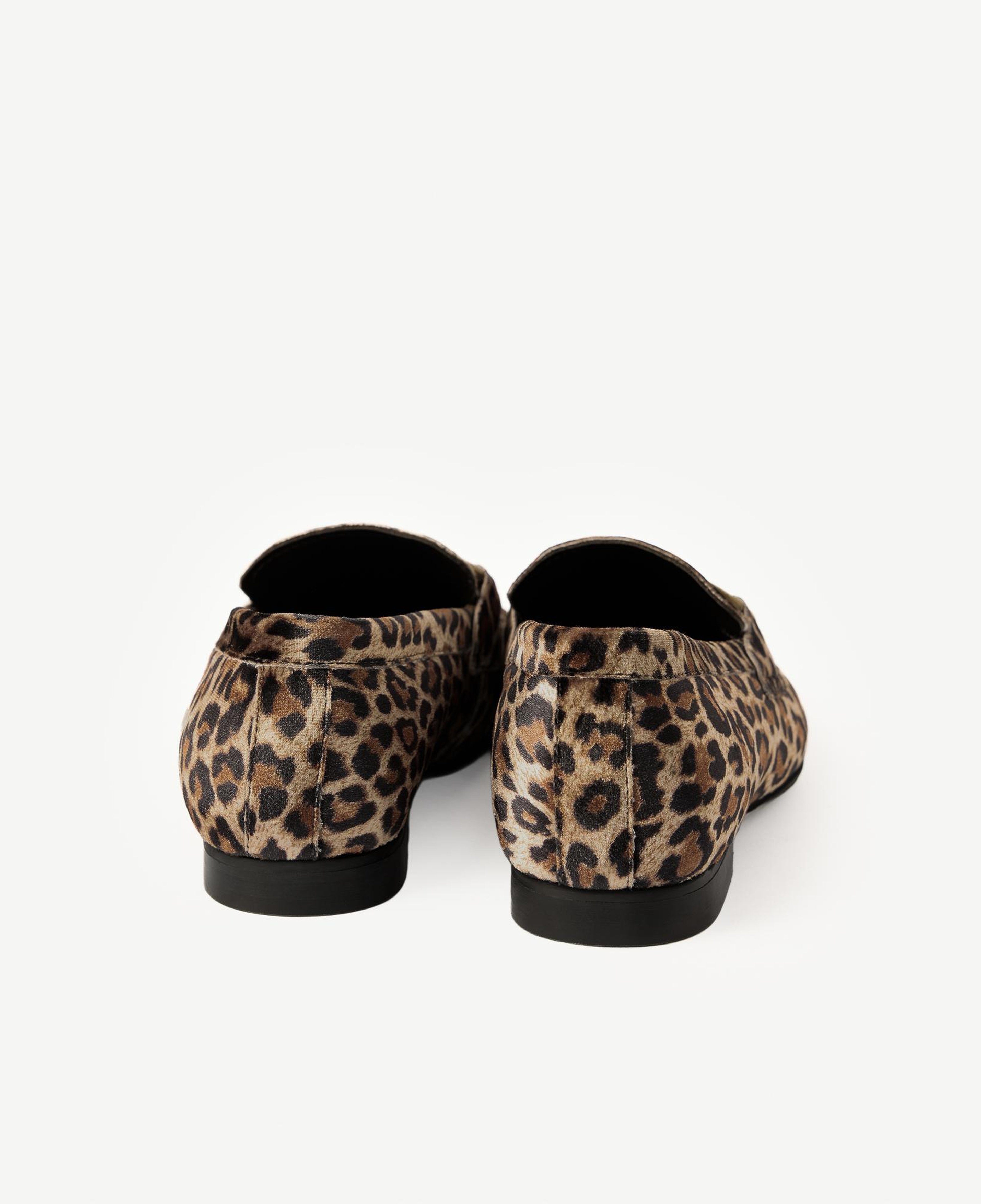 YARGICI Leopar Baskılı Kadife İnce Tabanlı Loafer