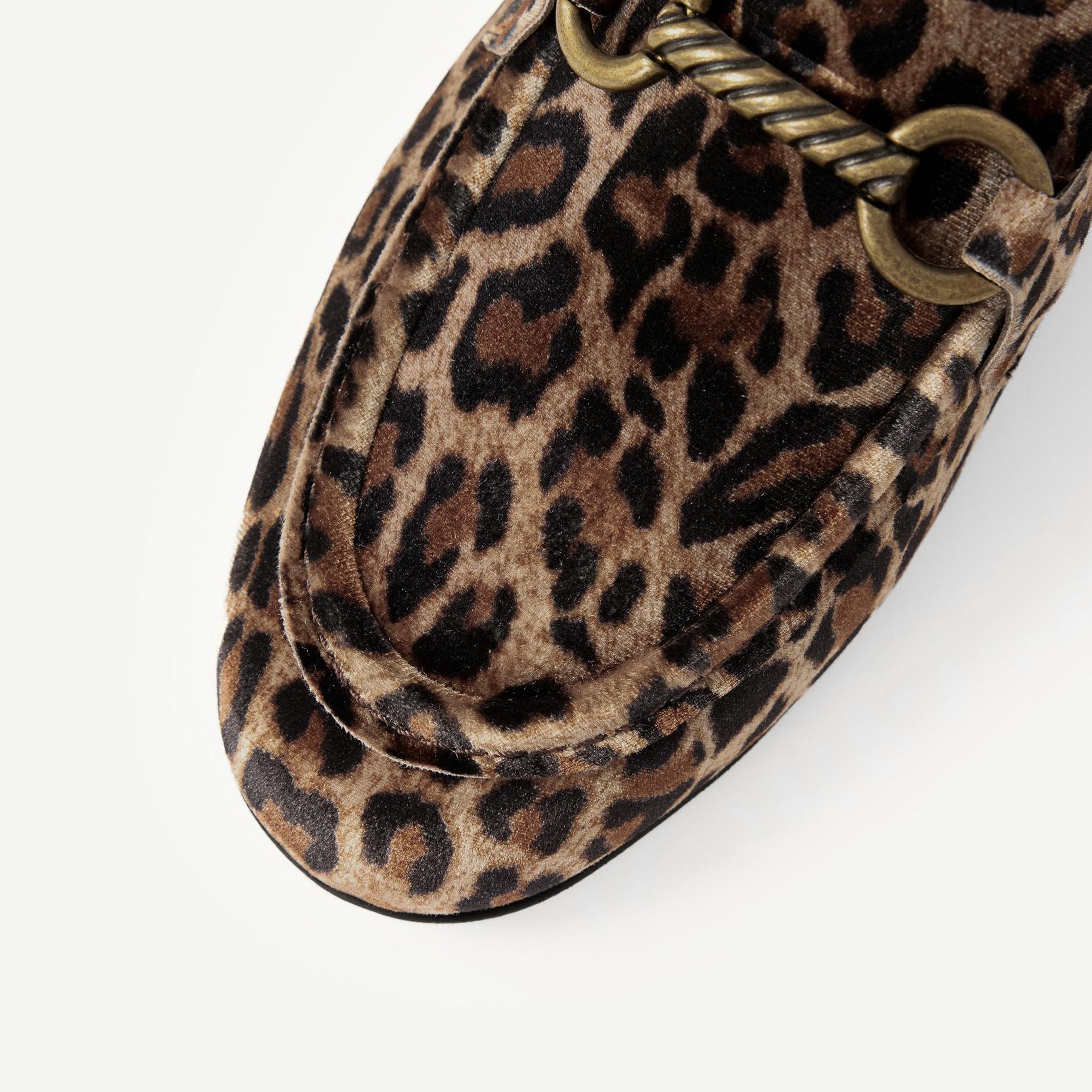 YARGICI Leopar Baskılı Kadife İnce Tabanlı Loafer
