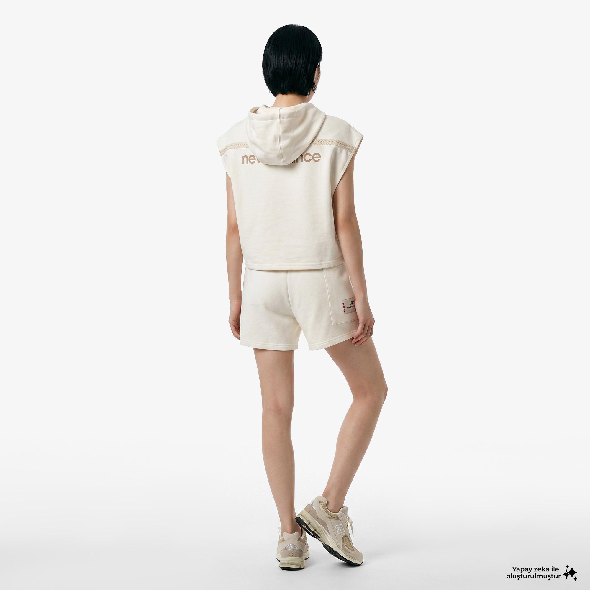 New Balance Lifestyle Kadın Bej Sweatshirt