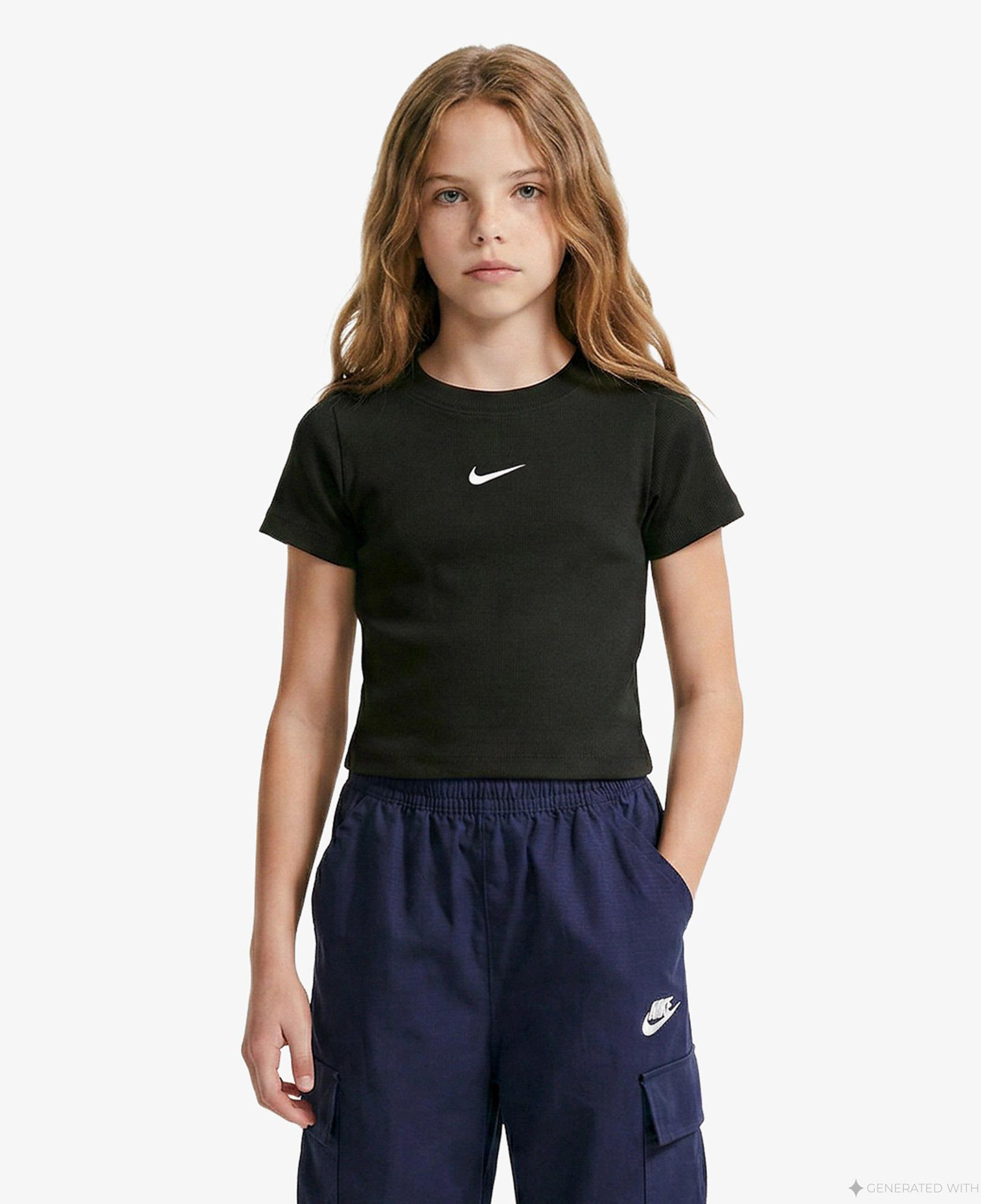 Nike Sportswear Çocuk Siyah Crop T-Shirt