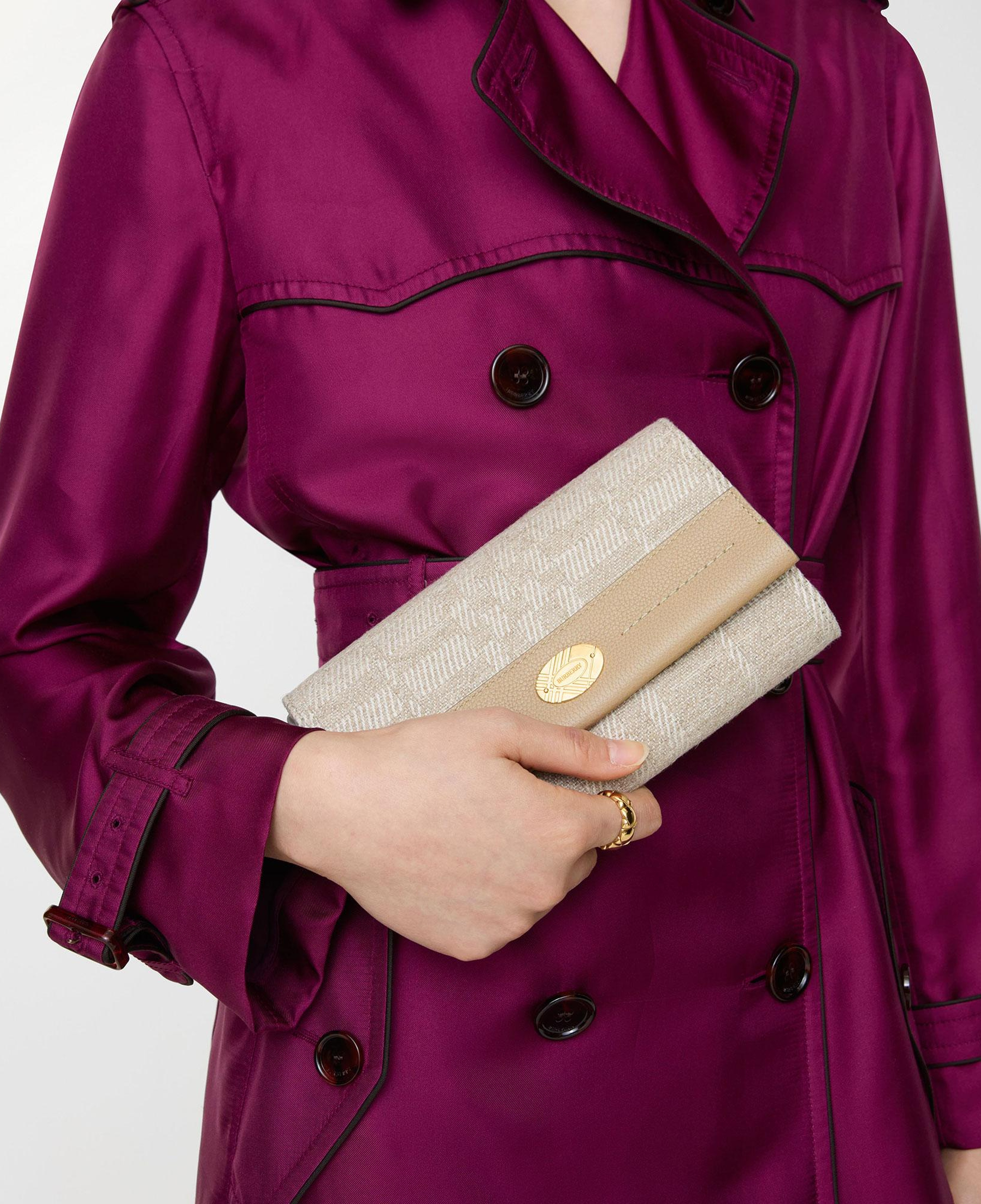 Burberry Kadın Krem Keten El Çantası