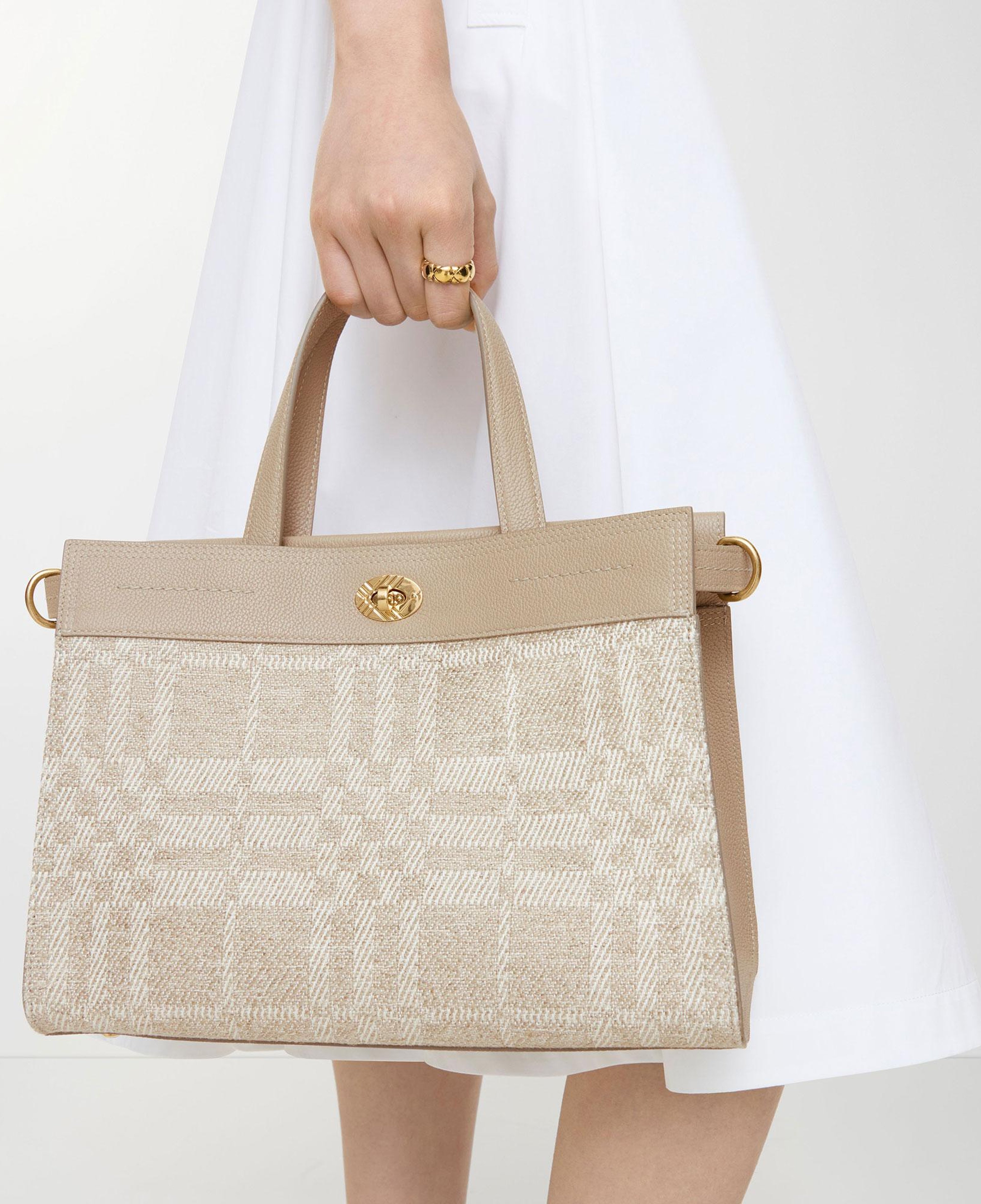 Burberry Small Cotswolds Tote Kadın Krem Keten El Çantası