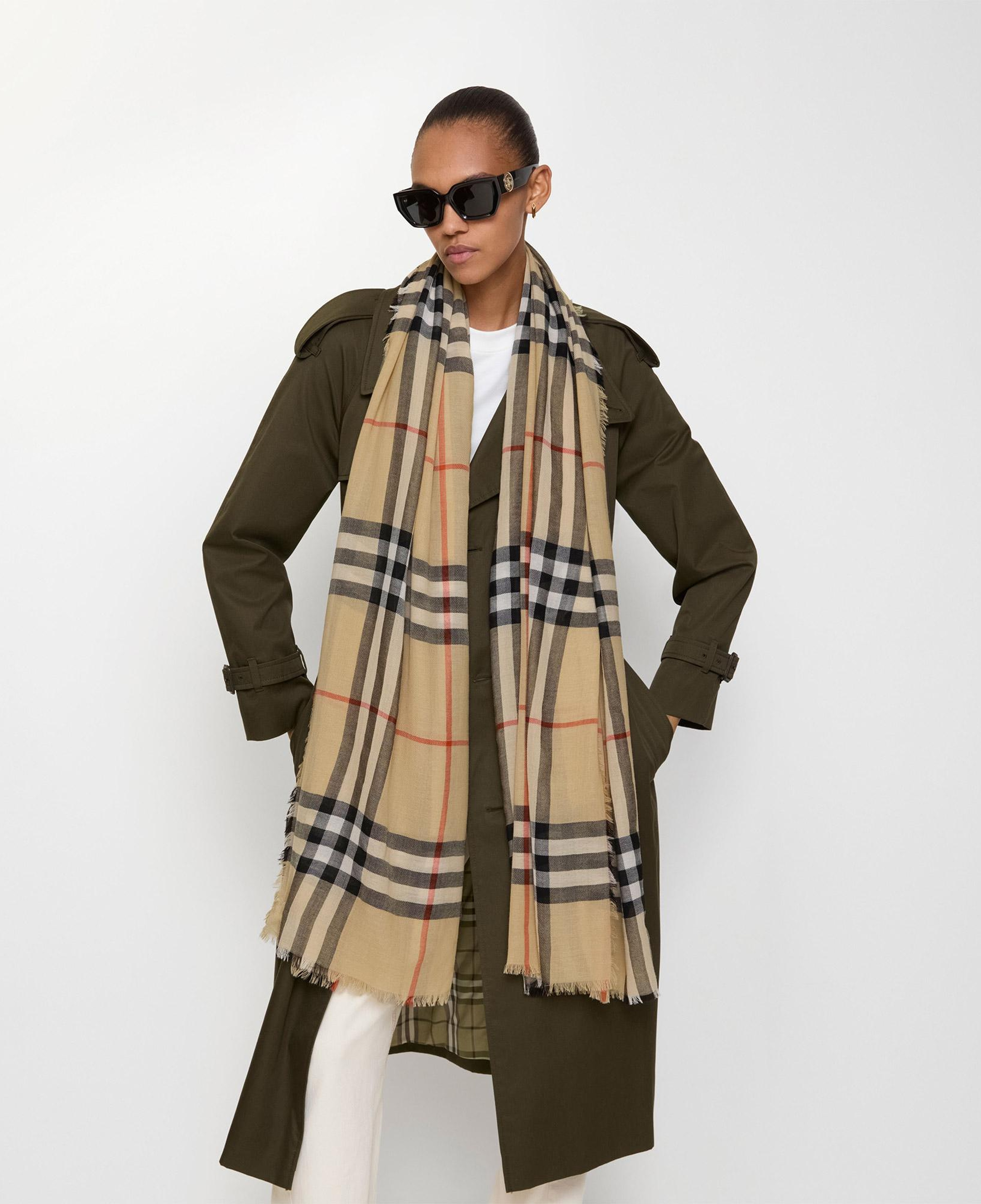 Burberry Check Wool Kadın Bej Atkı
