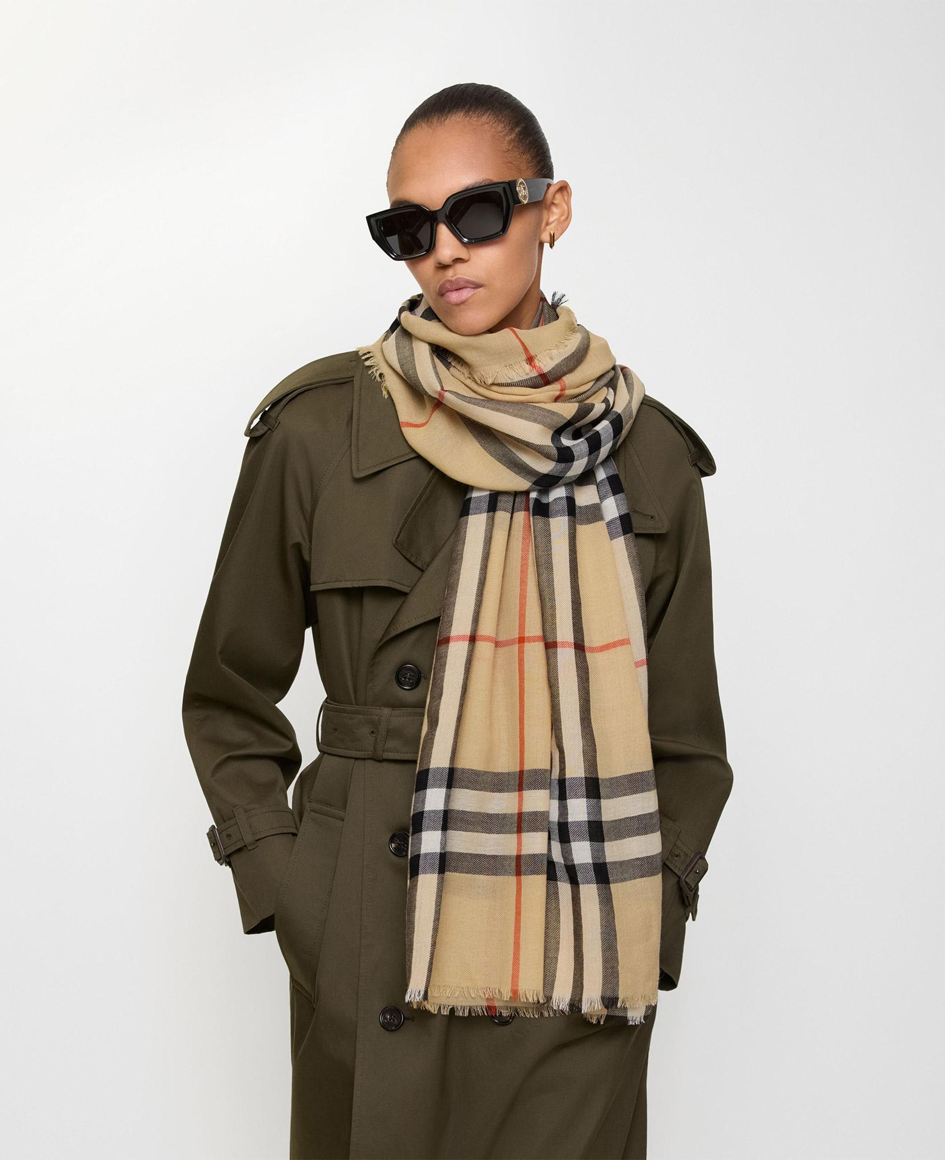 Burberry Check Wool Kadın Bej Atkı