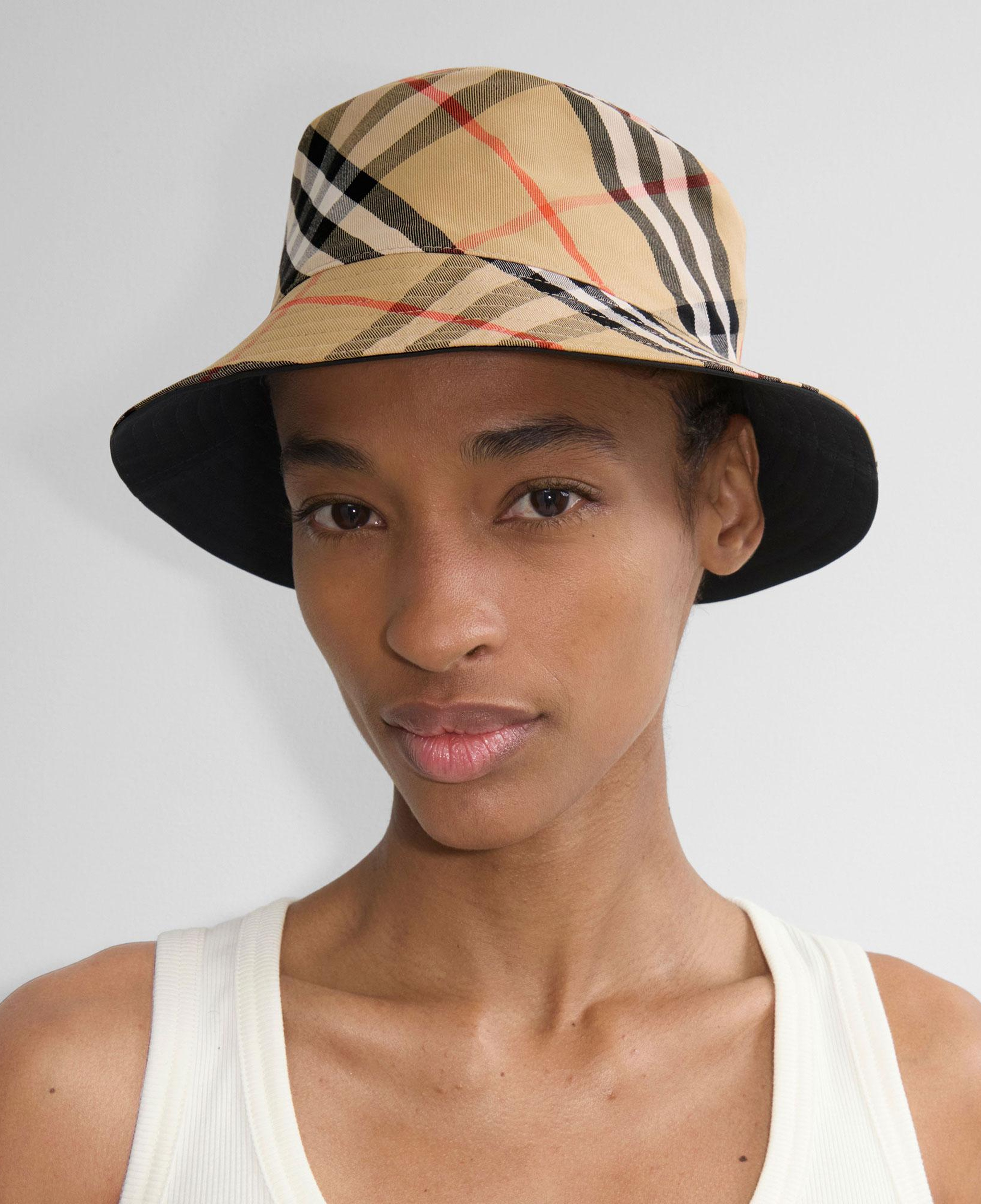 Burberry Reversible Gabardine Bucket Erkek Siyah Şapka