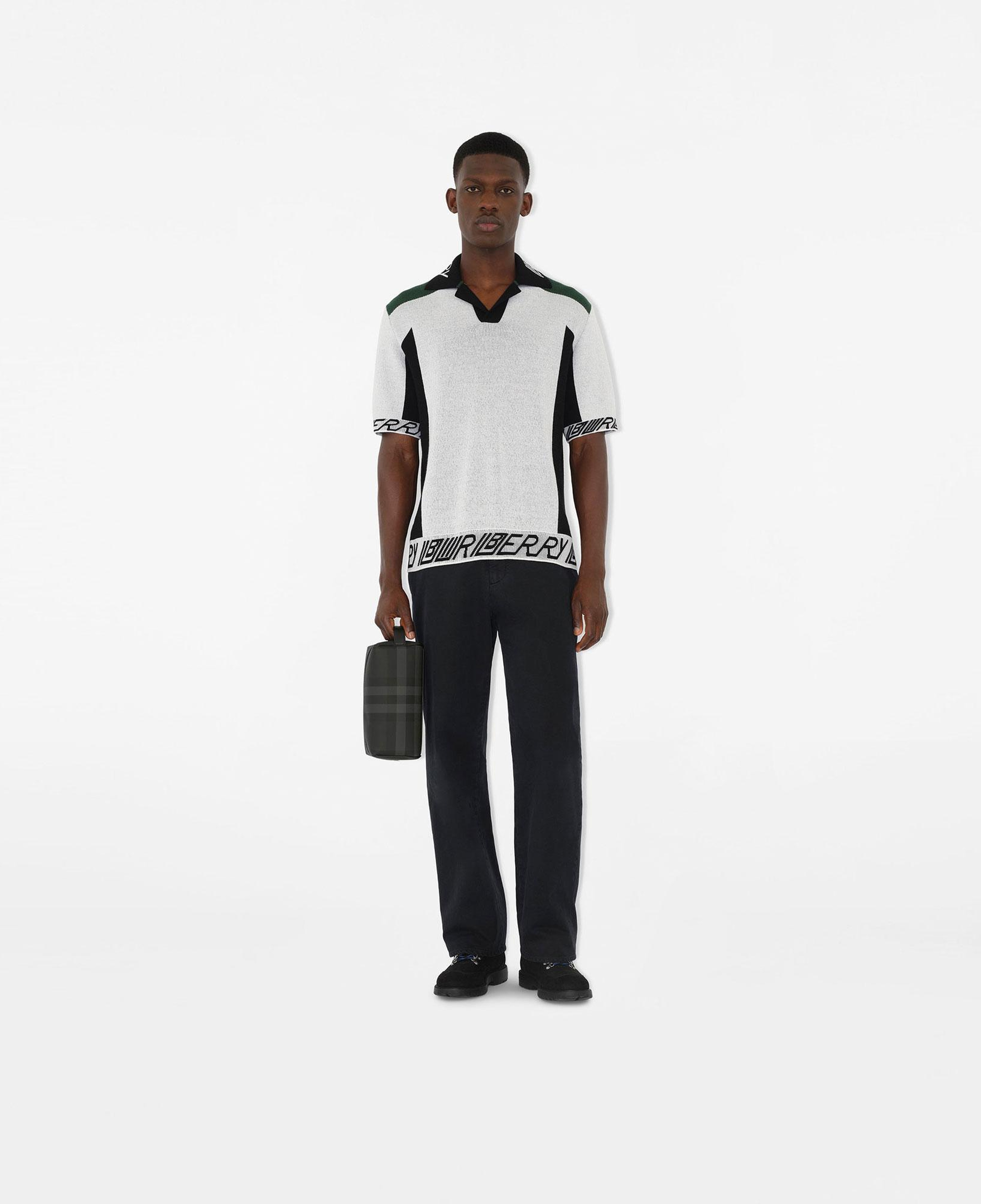 Burberry Check Travel Pouch Erkek Gri Seyahat Çantası