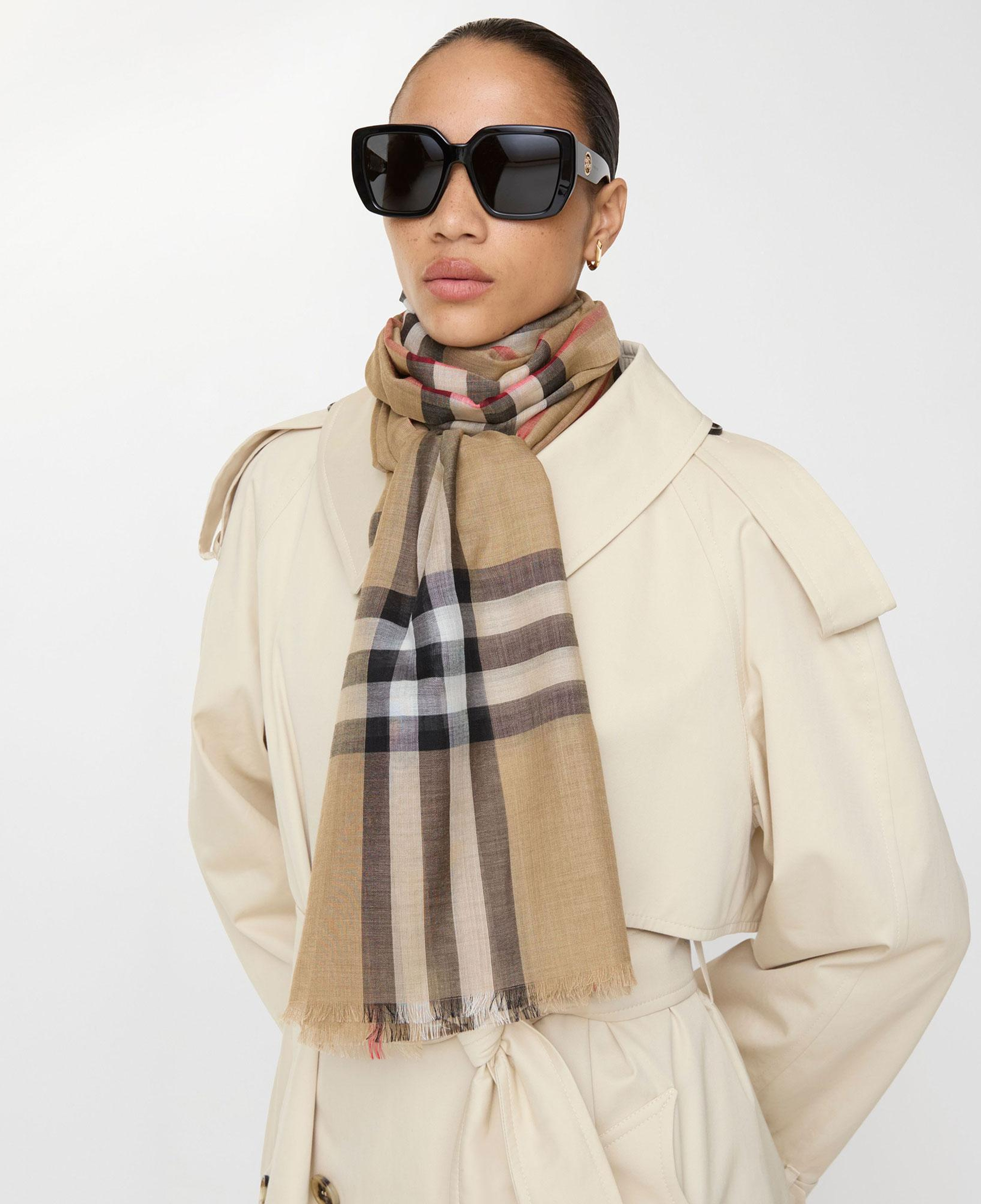 Burberry Wide Check Wool Silk Kadın Bej Atkı
