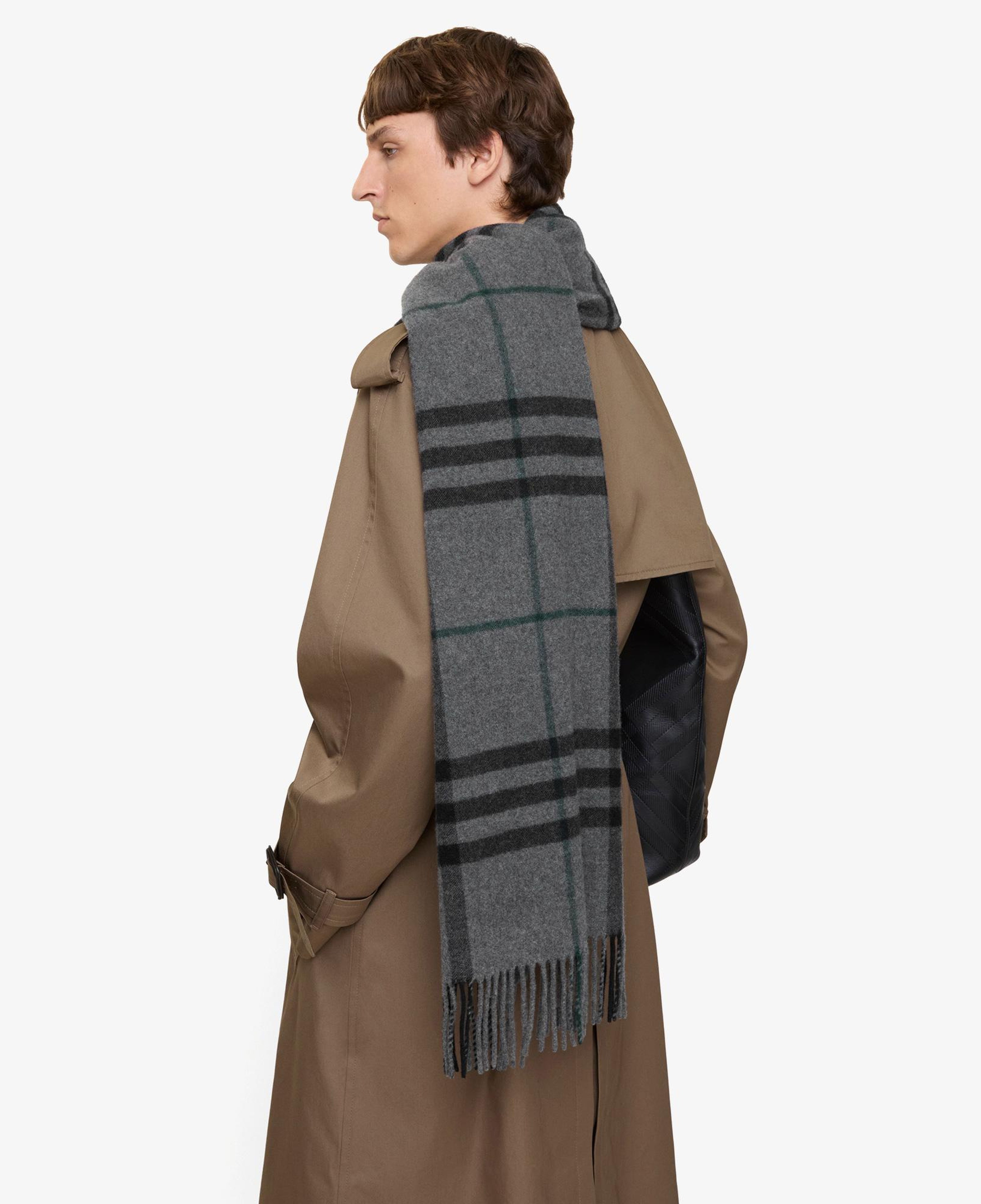 Burberry Washed Giant Kadın Gri Atkı