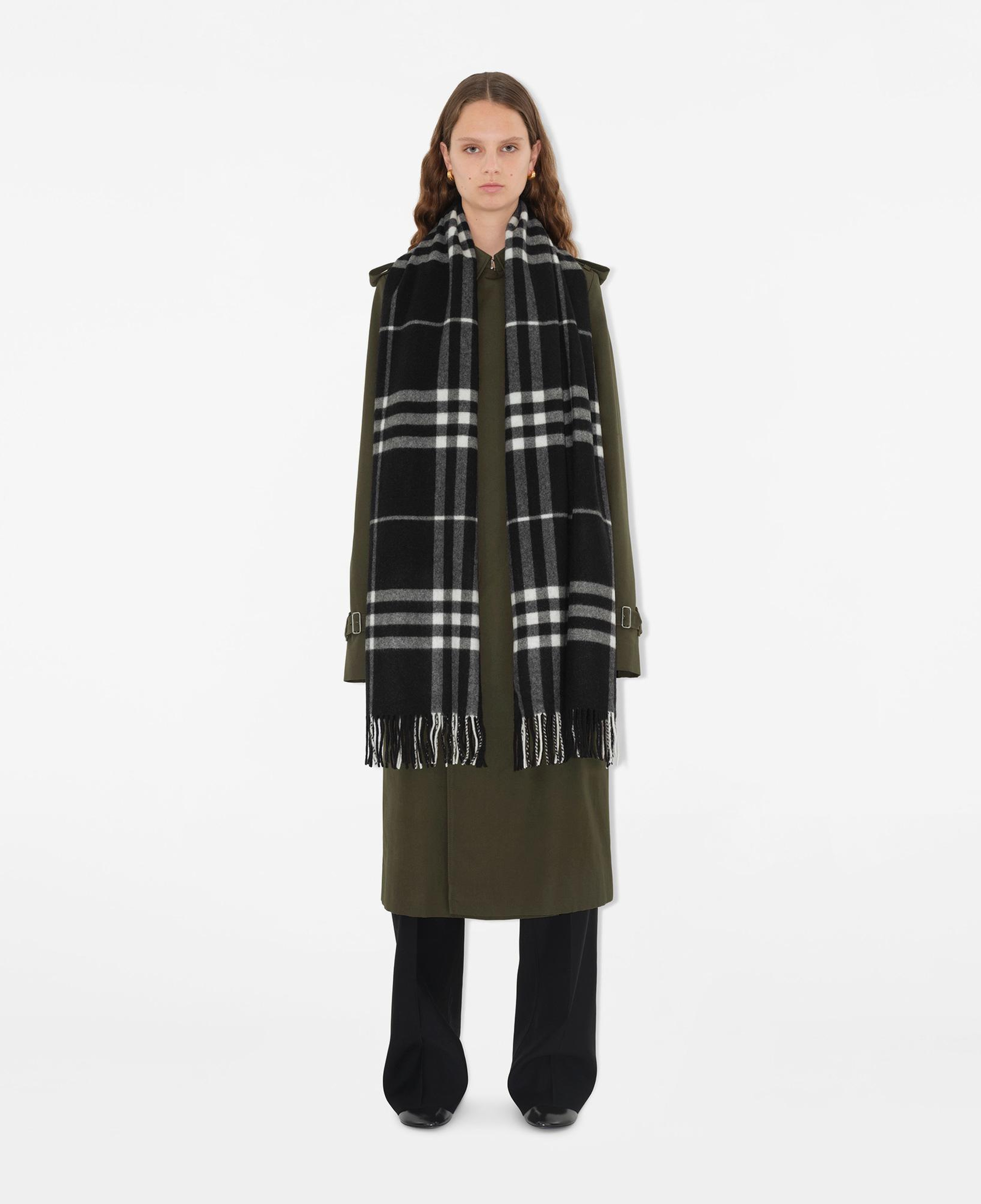 Burberry Washed Giant Unisex Siyah Atkı