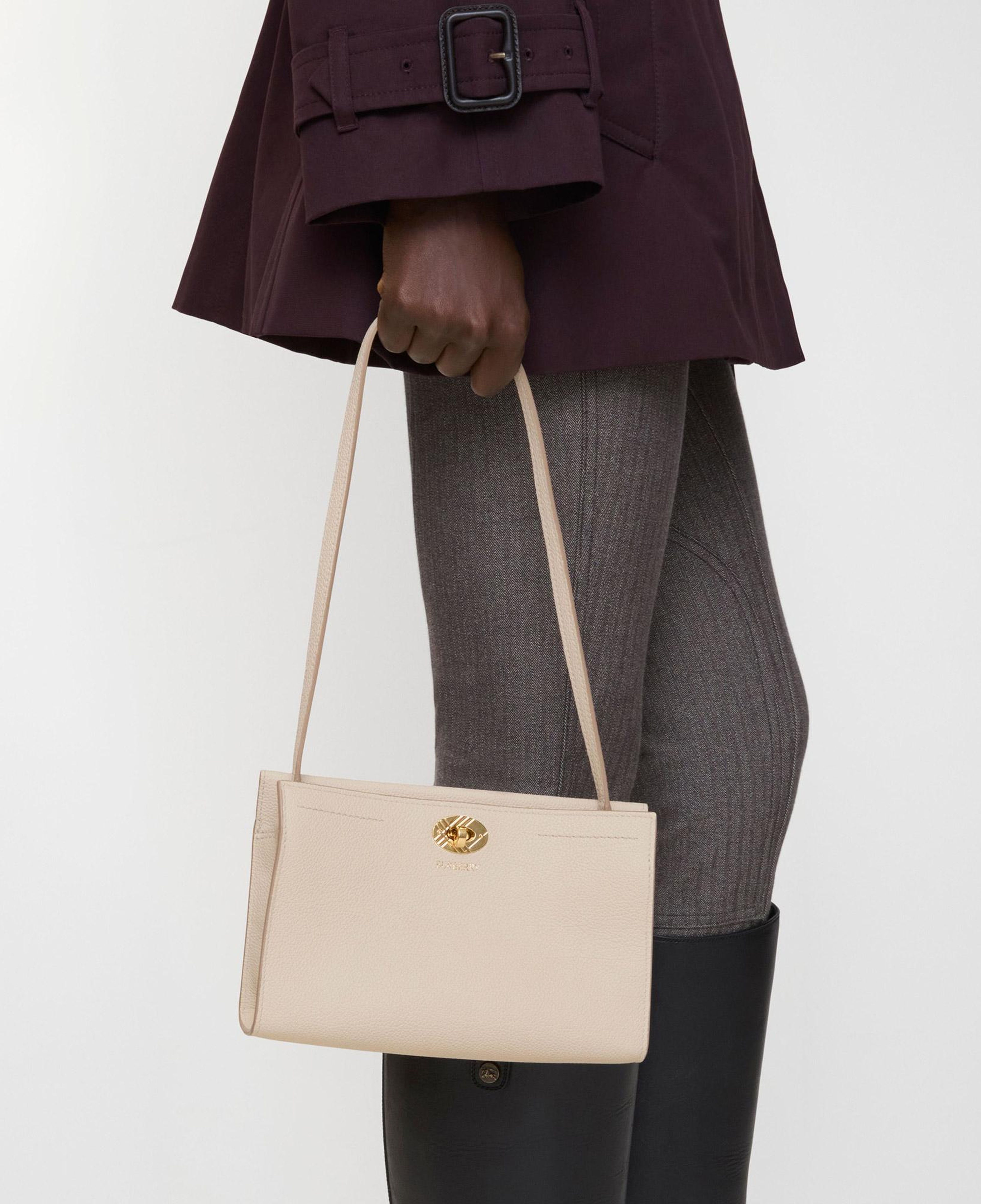 Burberry Cotswolds Pochette Kadın Krem Çanta