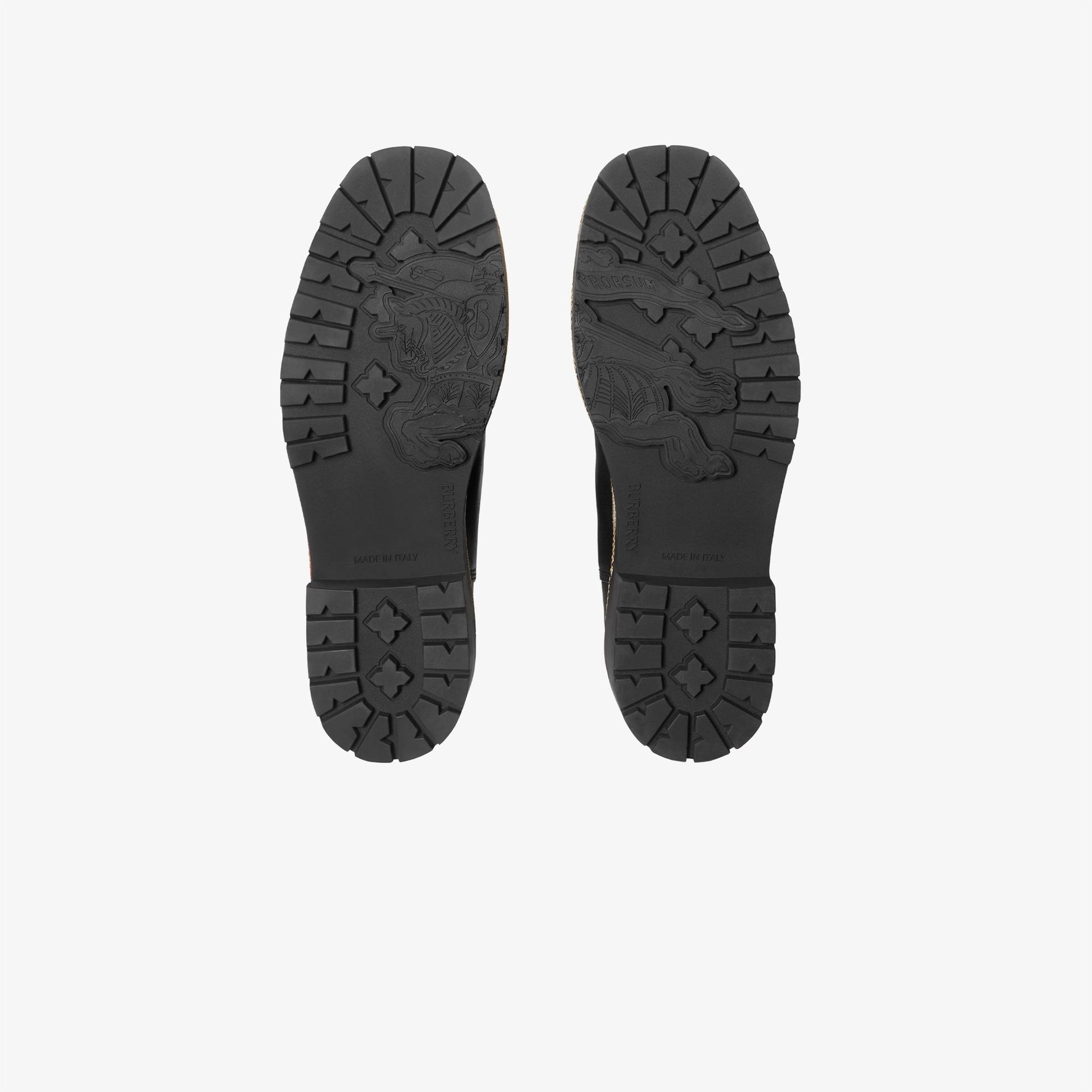 Burberry Leather Gravel Chelsea Kadın Siyah Bot