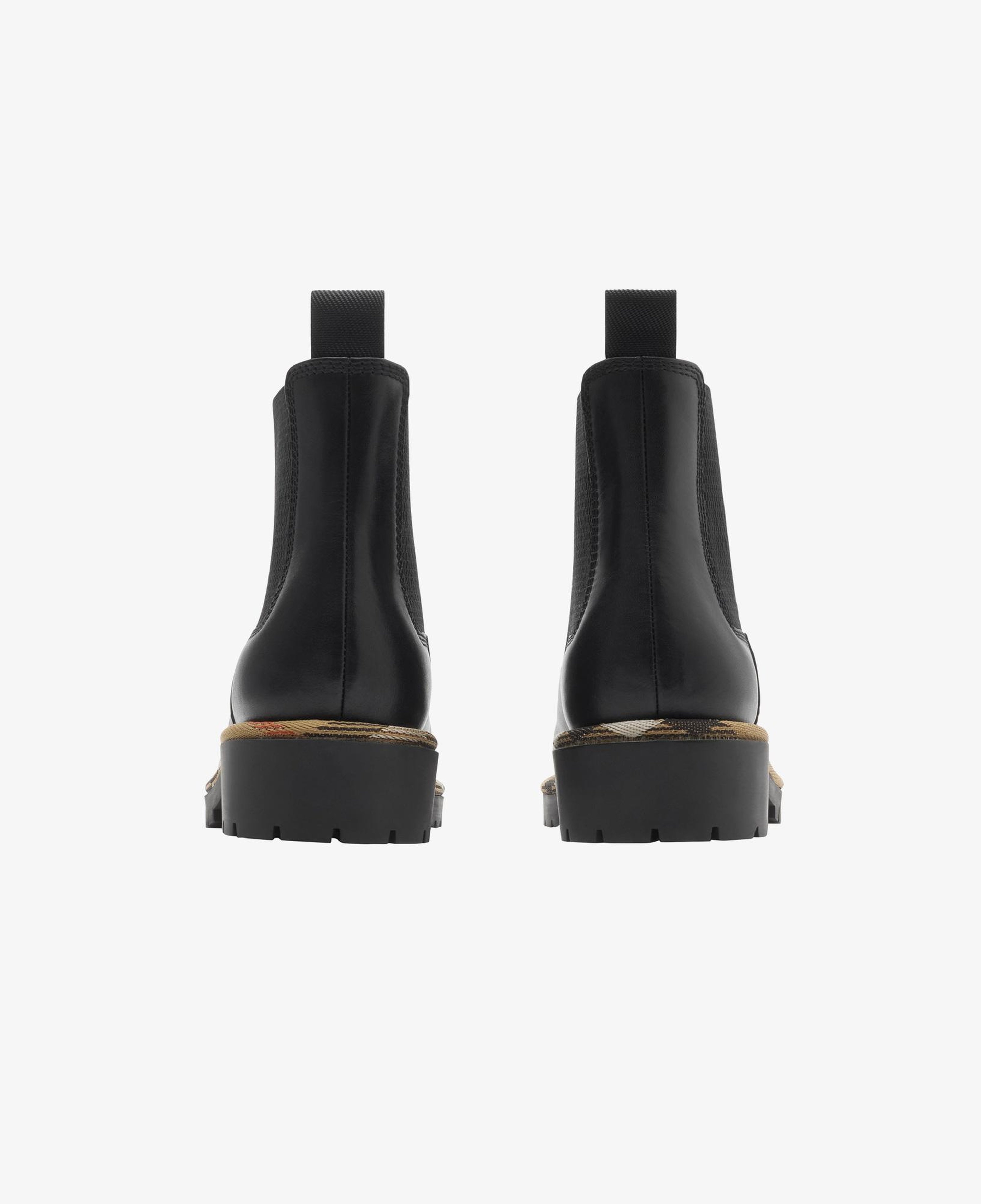 Burberry Leather Gravel Chelsea Kadın Siyah Bot
