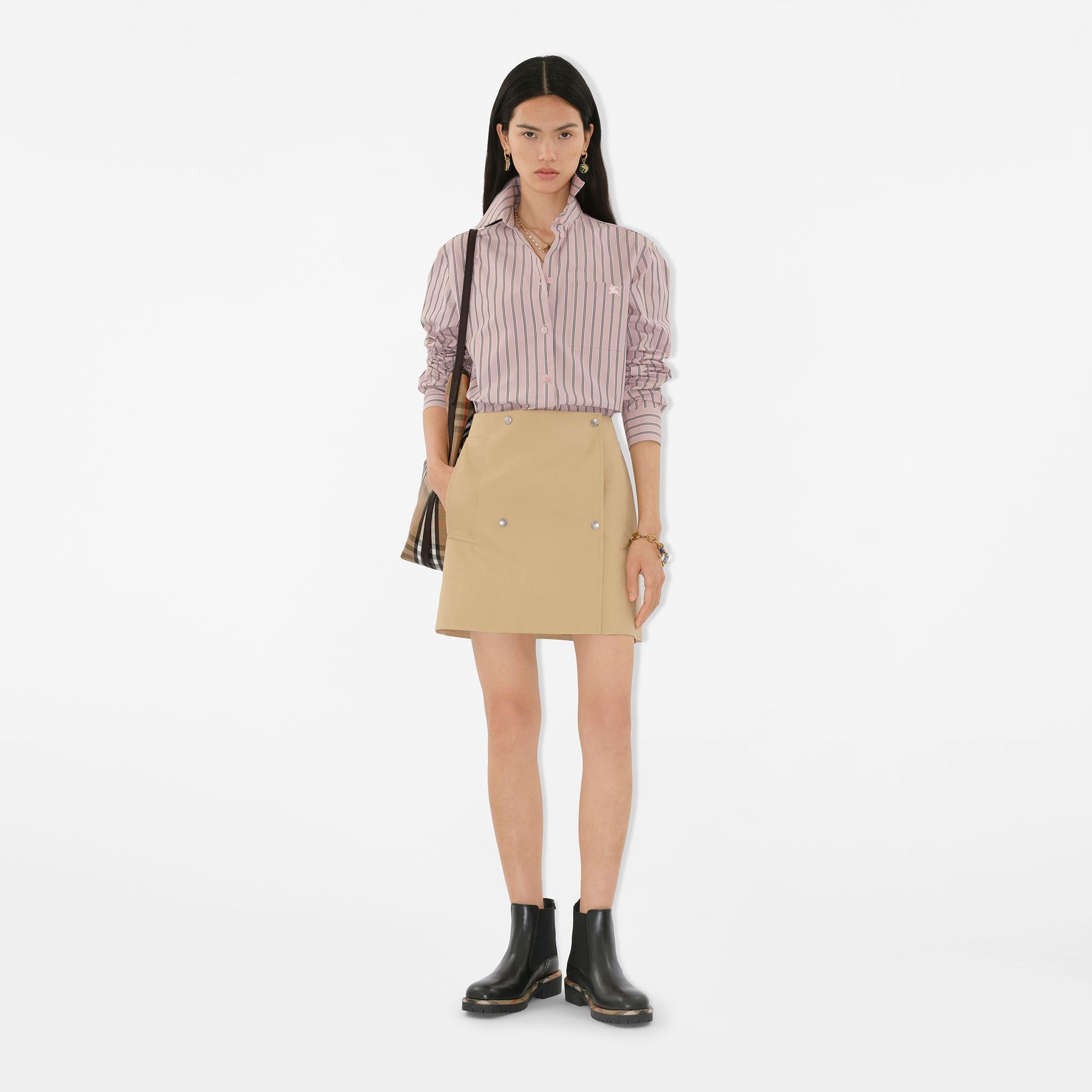 Burberry Leather Gravel Chelsea Kadın Siyah Bot