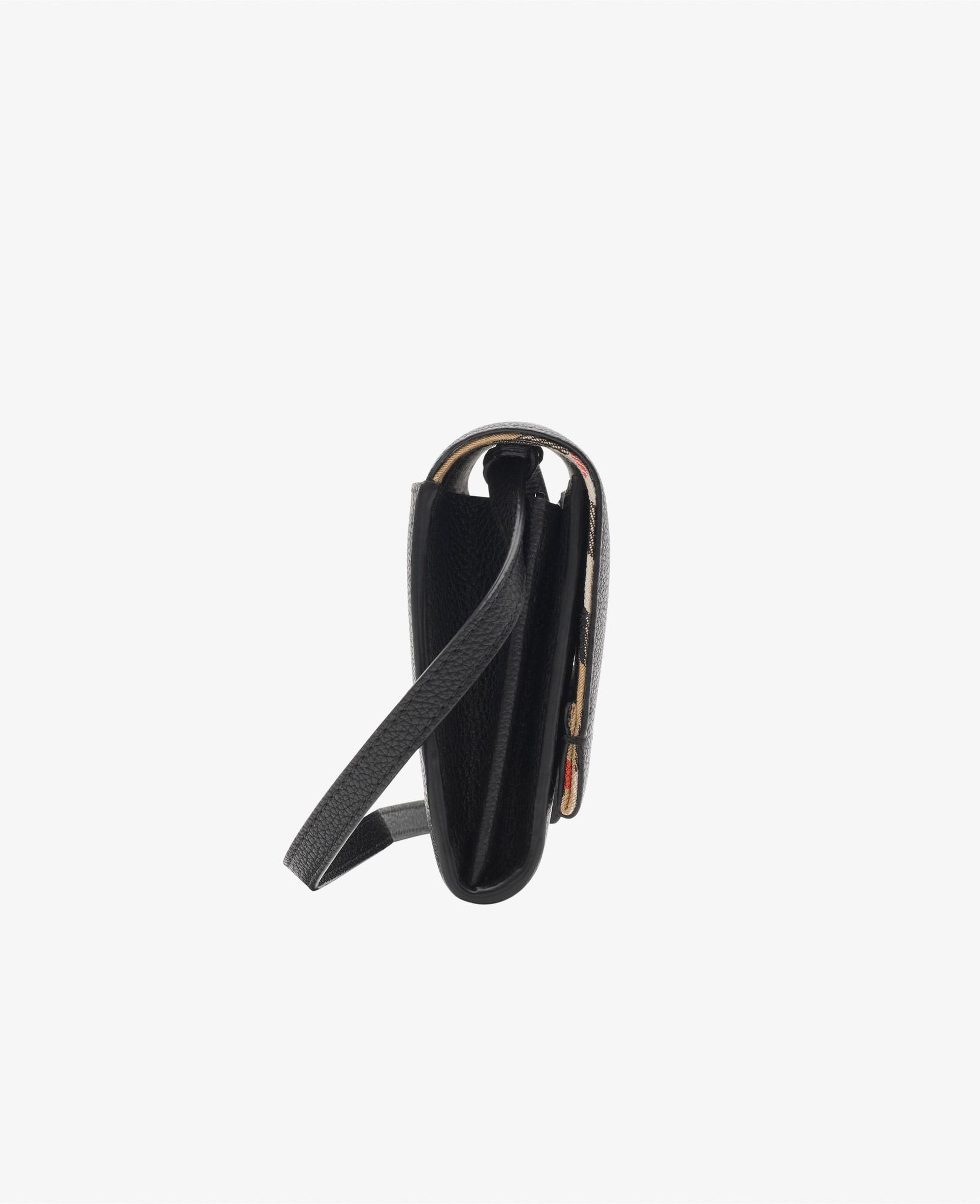 Burberry Cotswolds On Strap Kadın Siyah Çanta