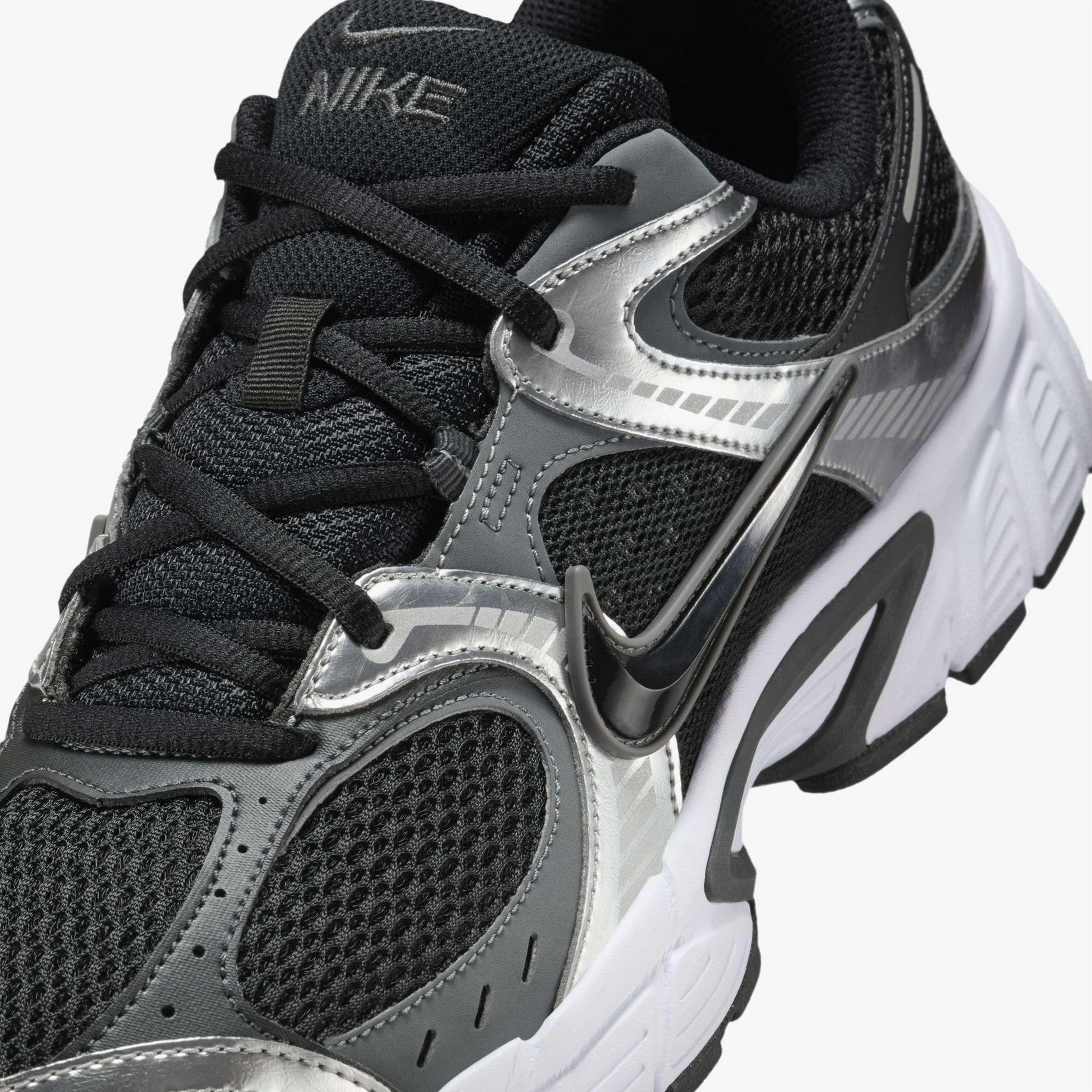 Nike V5 RNR Erkek Siyah Spor Ayakkabı