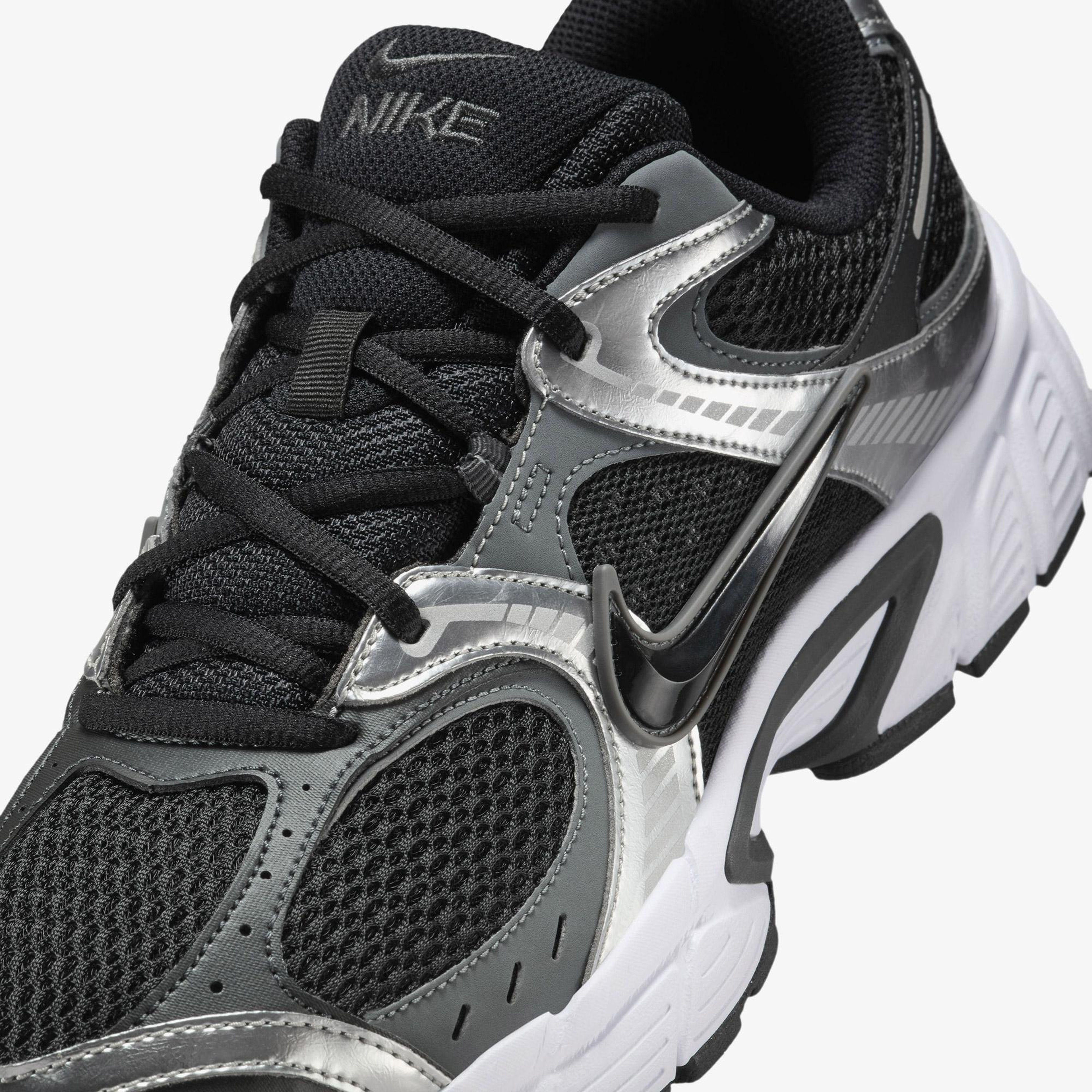 Nike V5 RNR Erkek Siyah Spor Ayakkabı