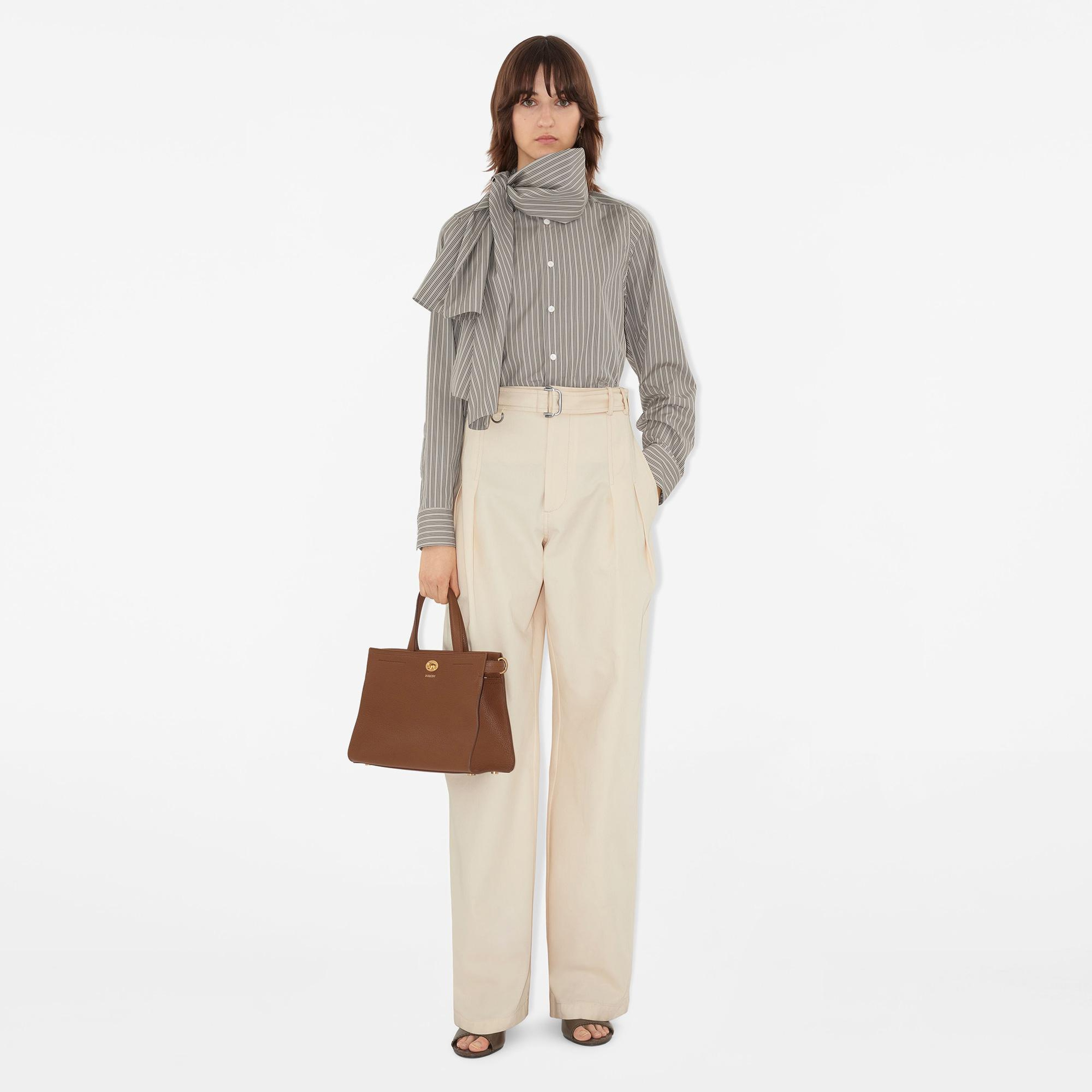 Burberry Small Cotswolds Tote Kadın Kahverengi Omuz Çantası