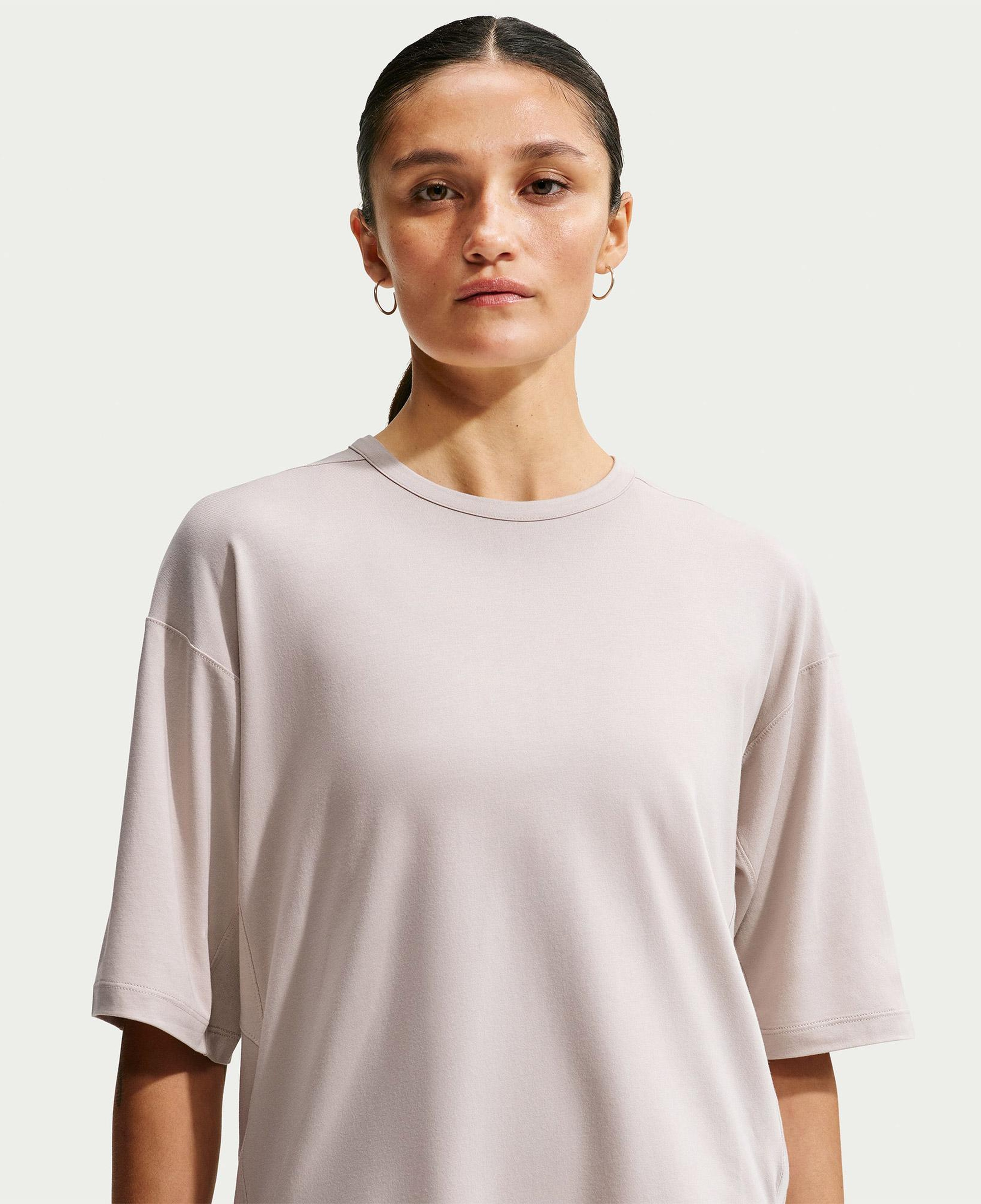 Nike Dri-Fit 24.7 Impossibly Soft Light Kadın Pembe T-Shirt