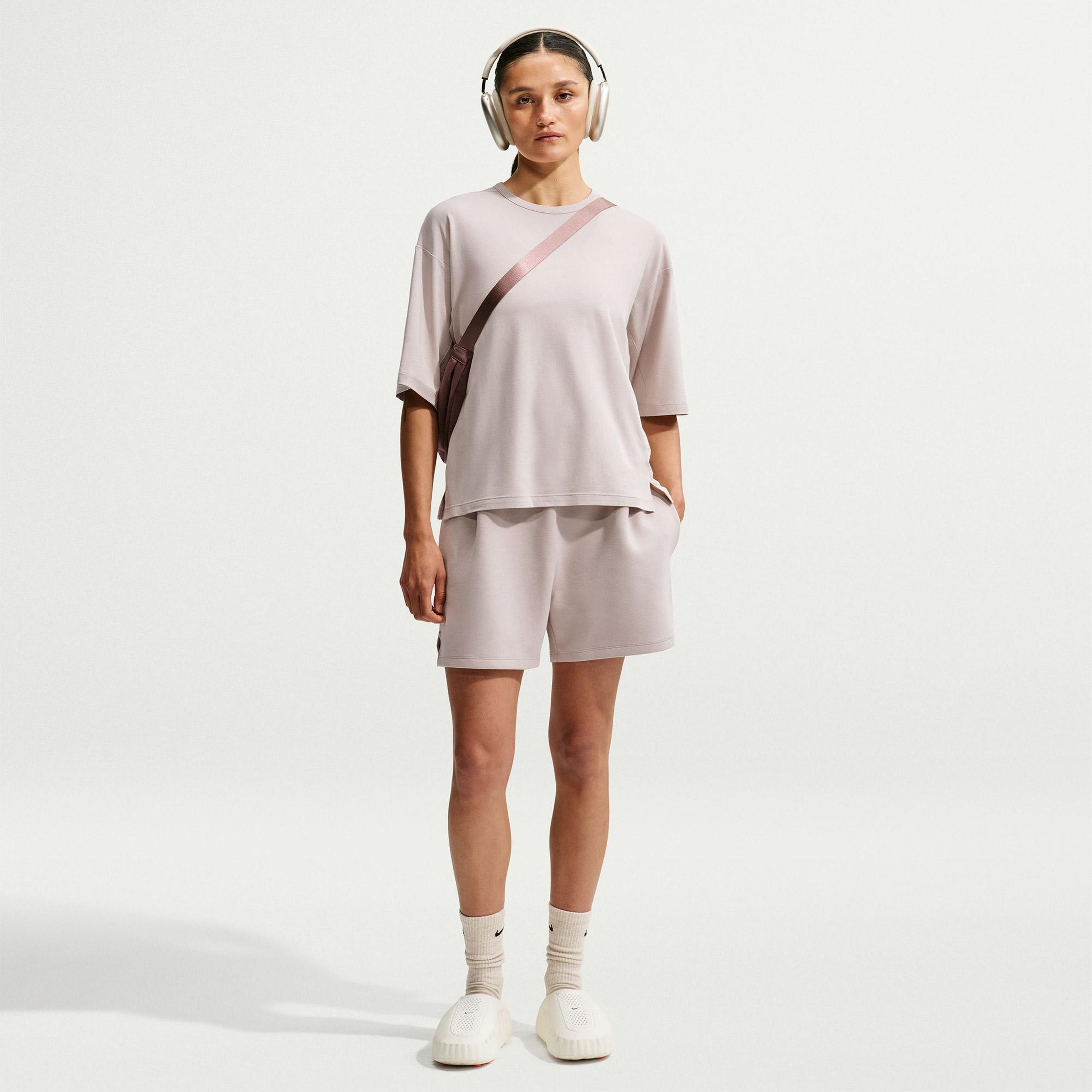 Nike Dri-Fit 24.7 Impossibly Soft Light Kadın Pembe T-Shirt