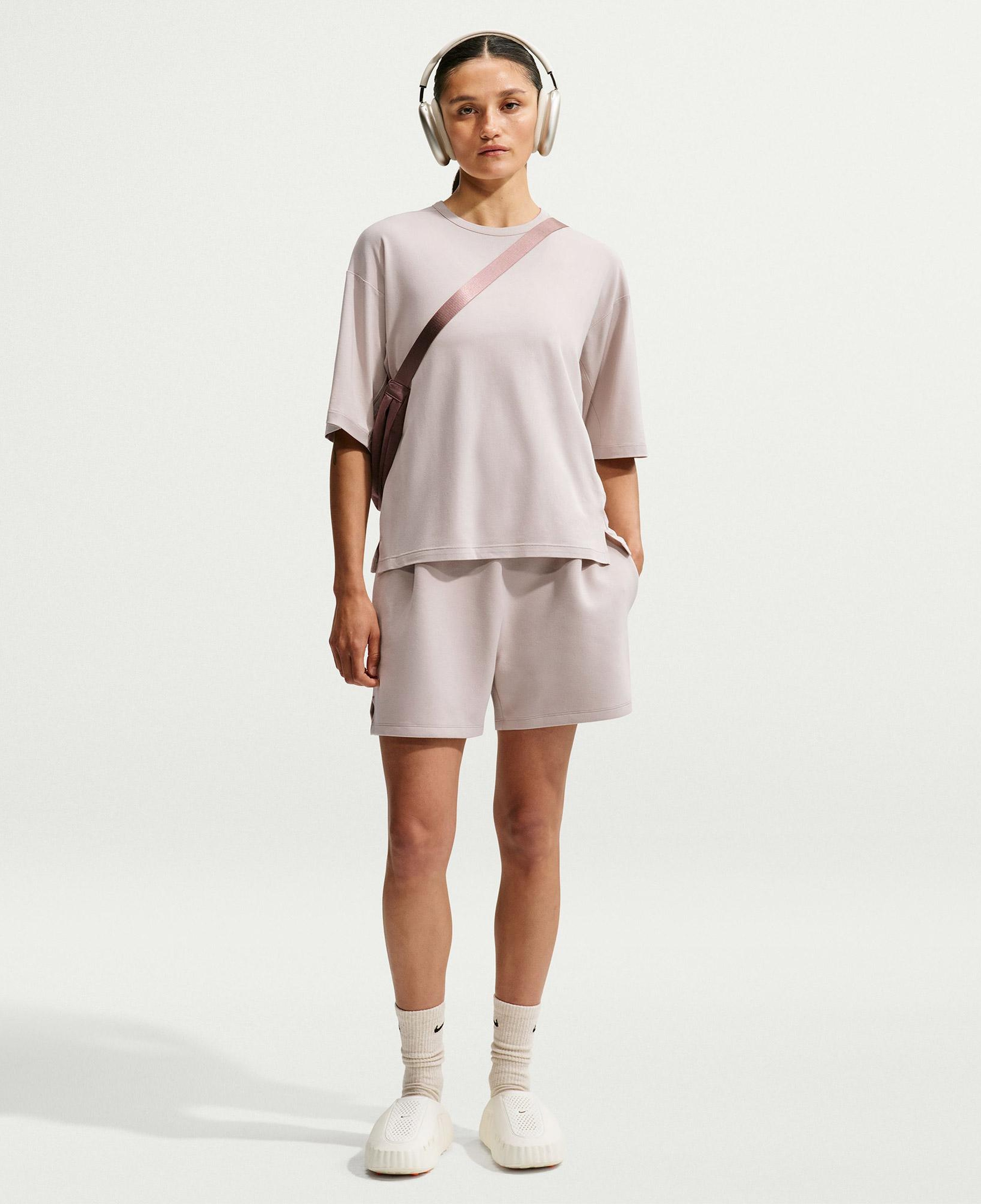 Nike Dri-Fit 24.7 Impossibly Soft Light Kadın Pembe T-Shirt