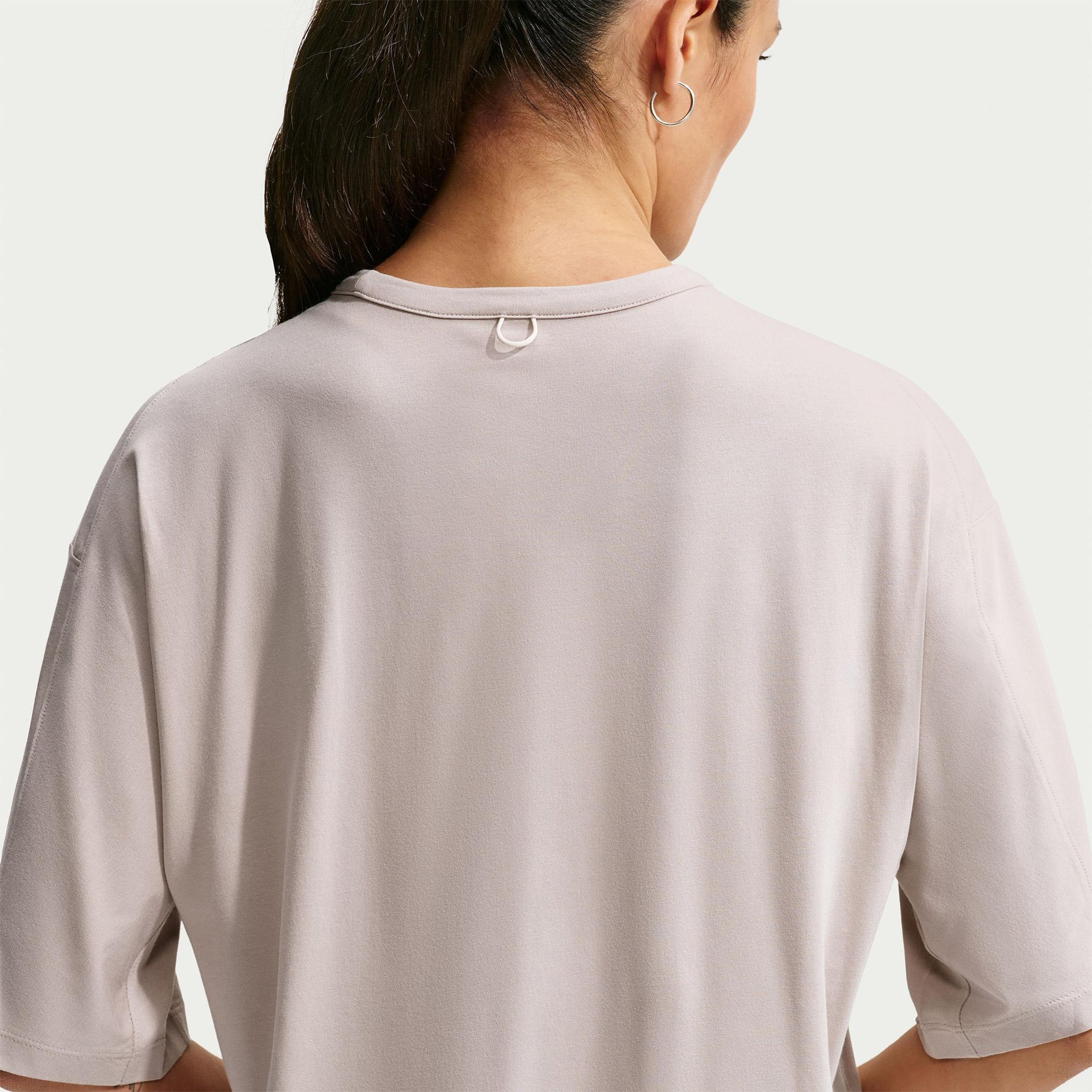 Nike Dri-Fit 24.7 Impossibly Soft Light Kadın Pembe T-Shirt
