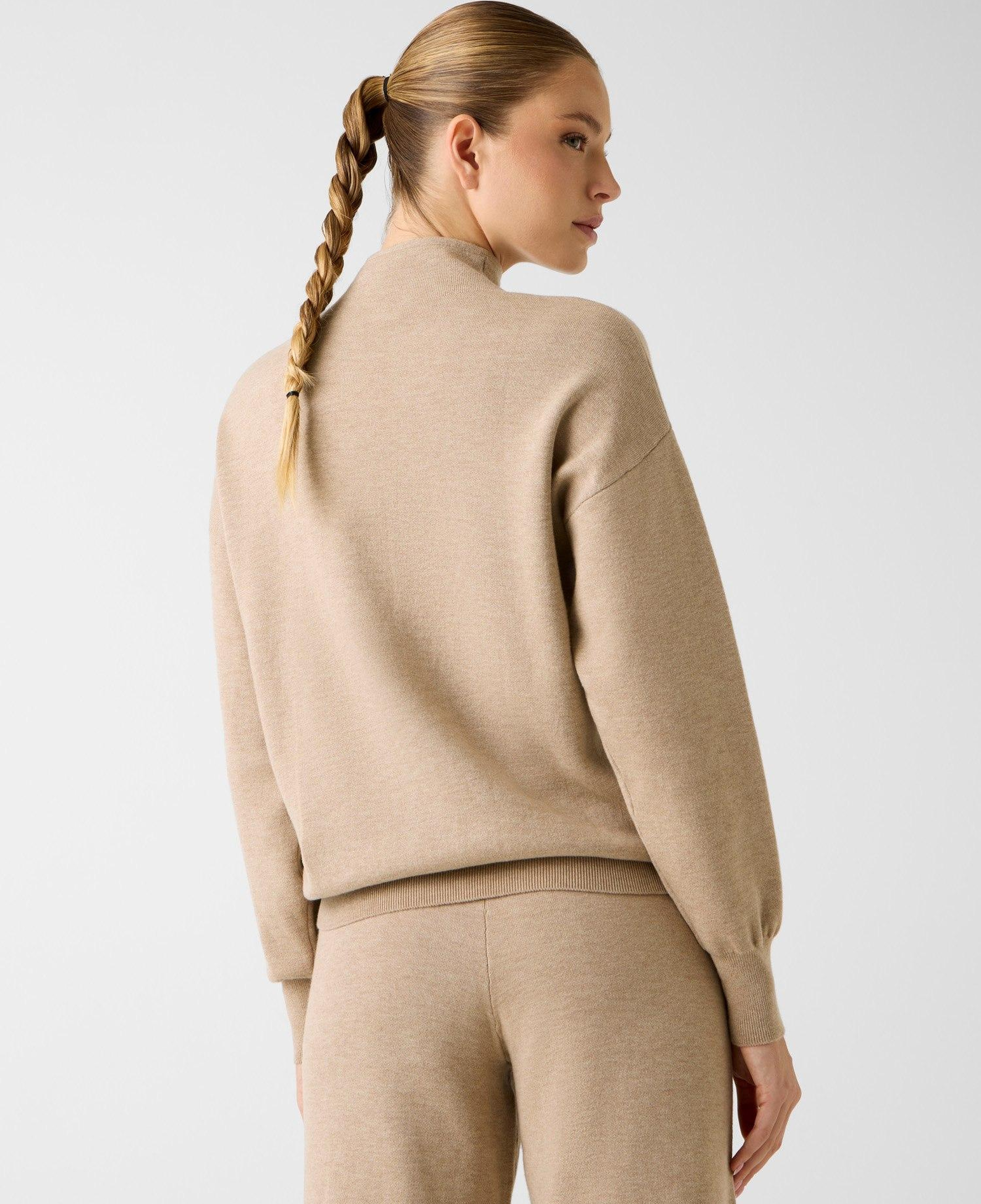 Yüksek Yakalı Sweatshirt