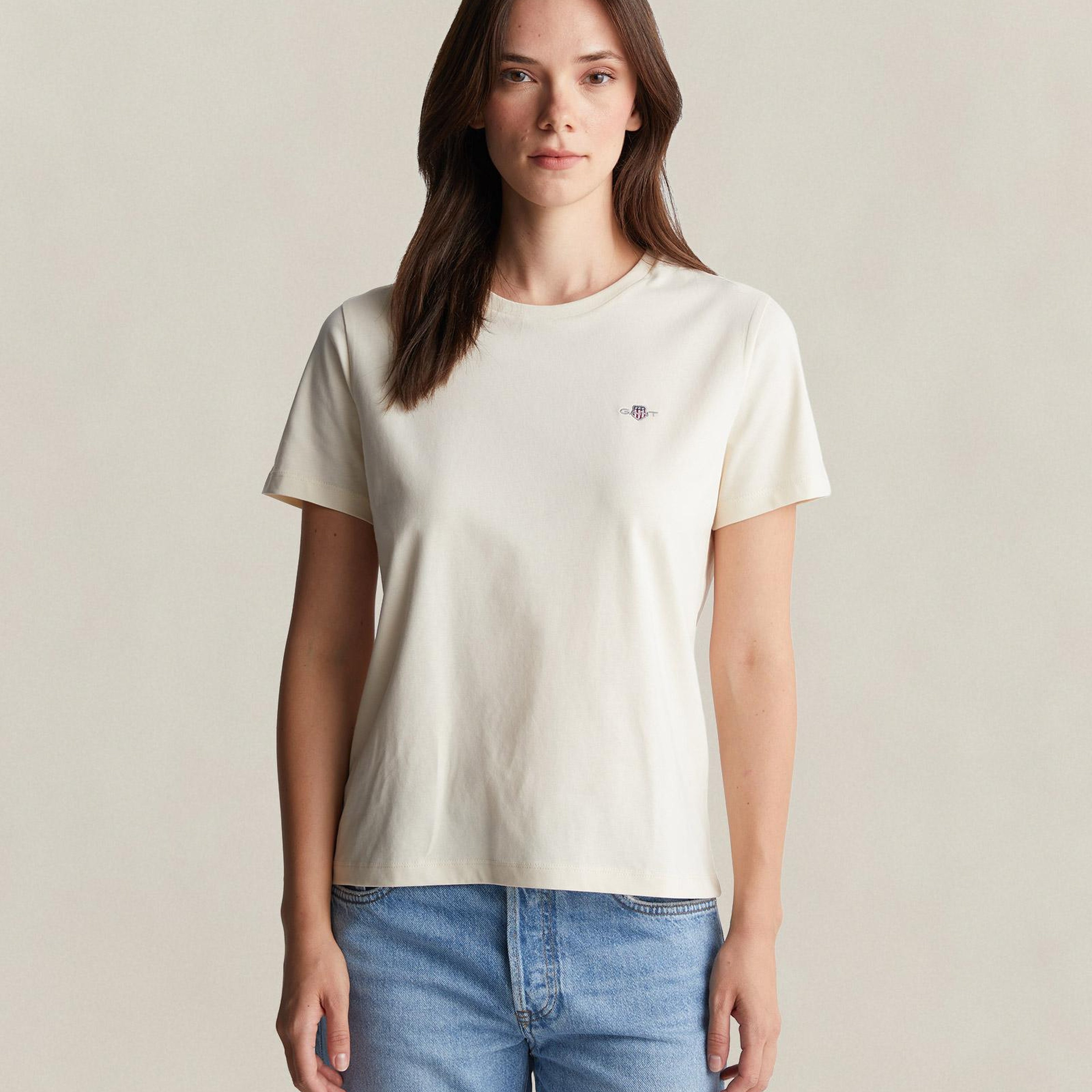 GANT Kadın Krem Bisiklet Yaka Regular Fit Logolu T-Shirt