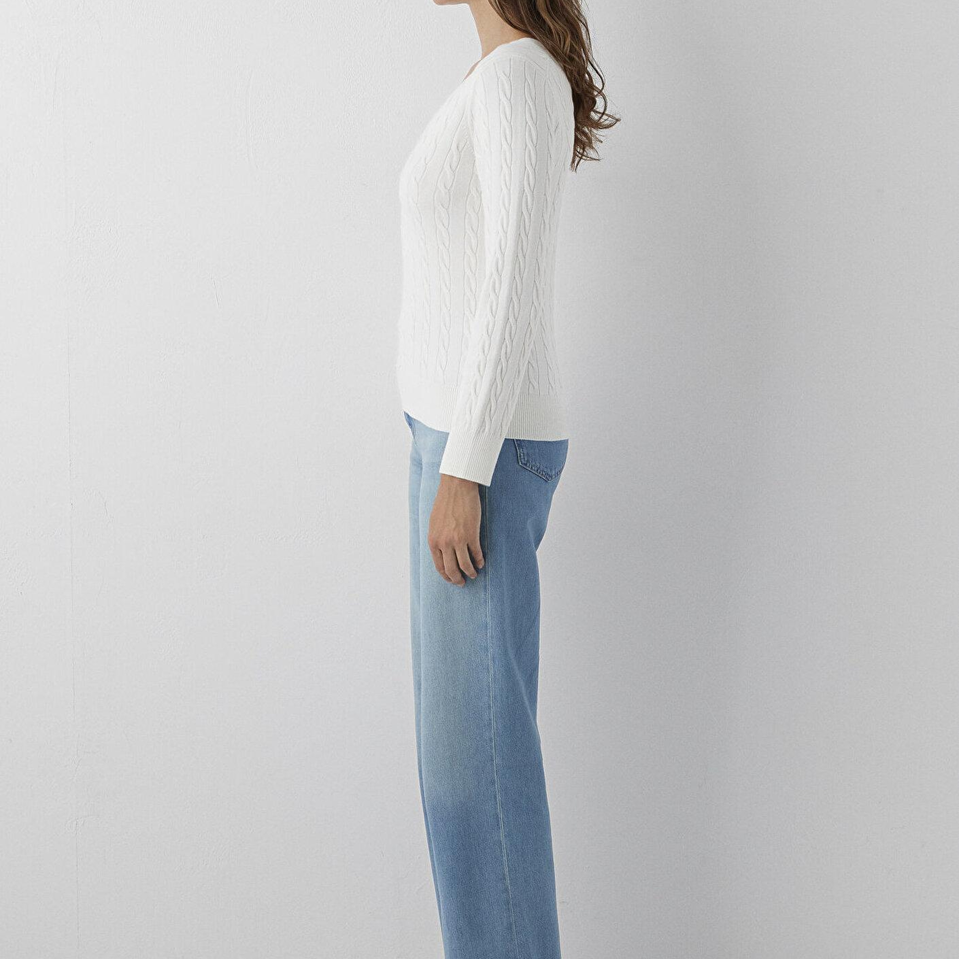 Mavi V Yaka Ekru Triko Slim Fit / Dar Kesim 1710911-70057