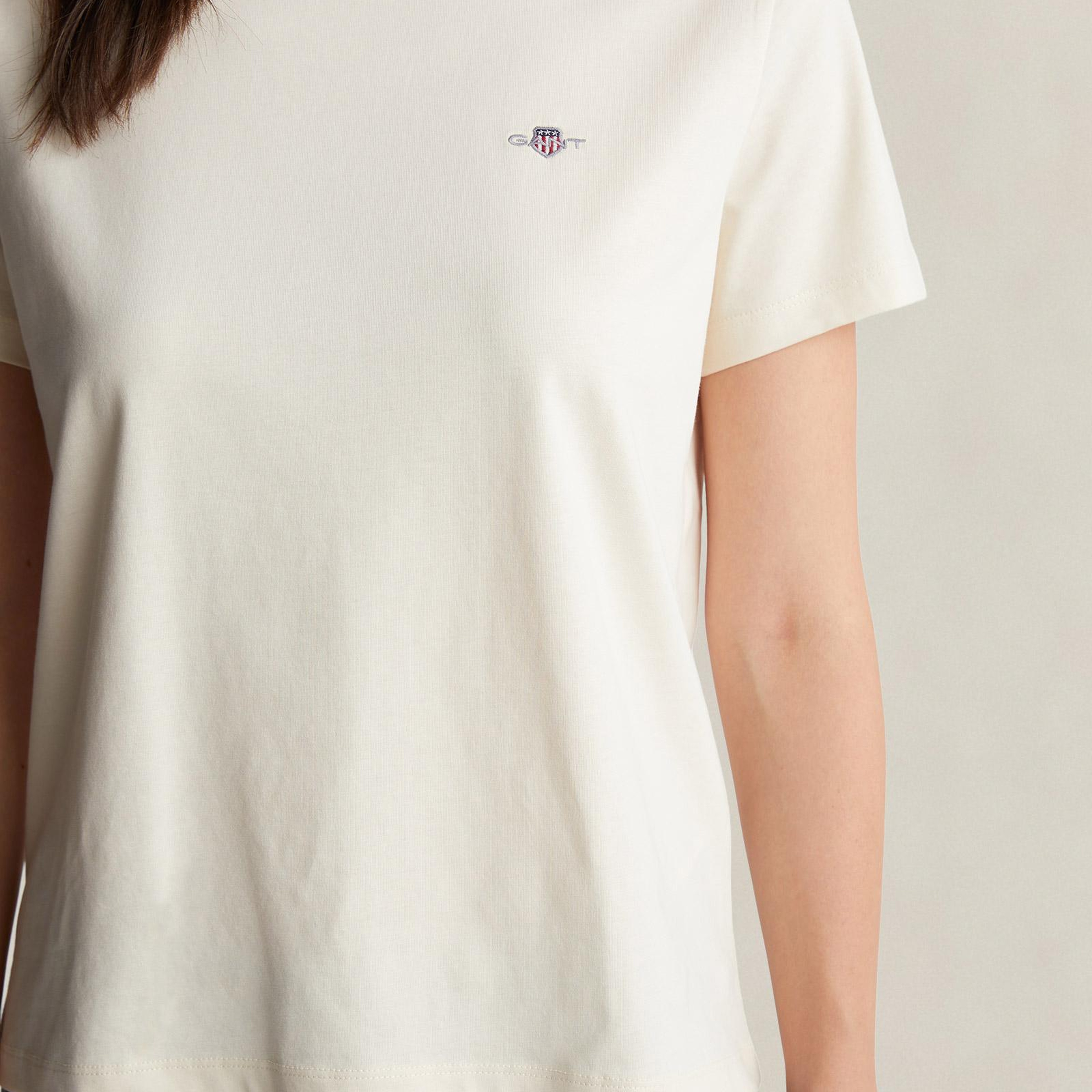 GANT Kadın Krem Bisiklet Yaka Regular Fit Logolu T-Shirt
