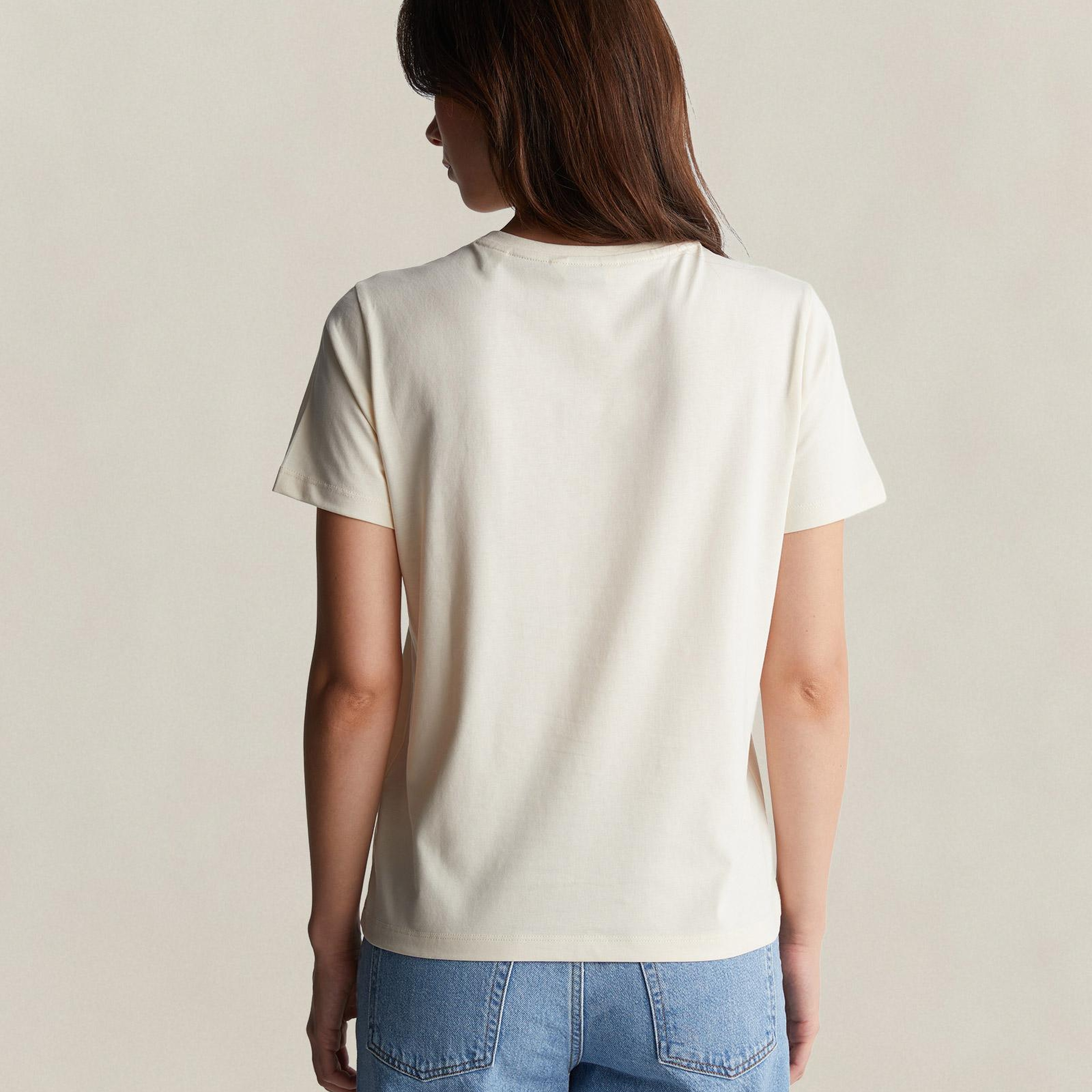 GANT Kadın Krem Bisiklet Yaka Regular Fit Logolu T-Shirt
