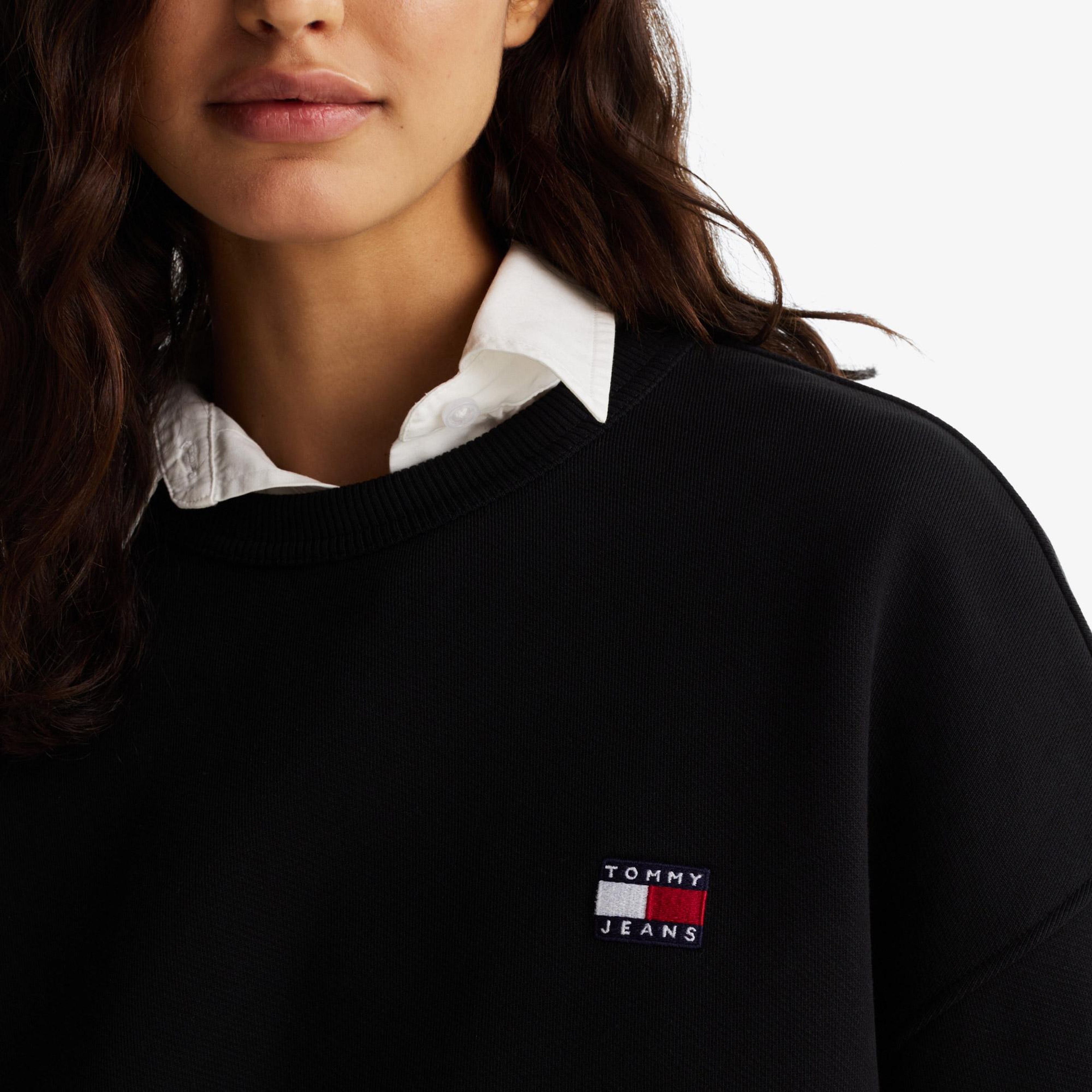 Tommy Jeans Bxy Badge Crew Kadın Siyah Sweatshirt