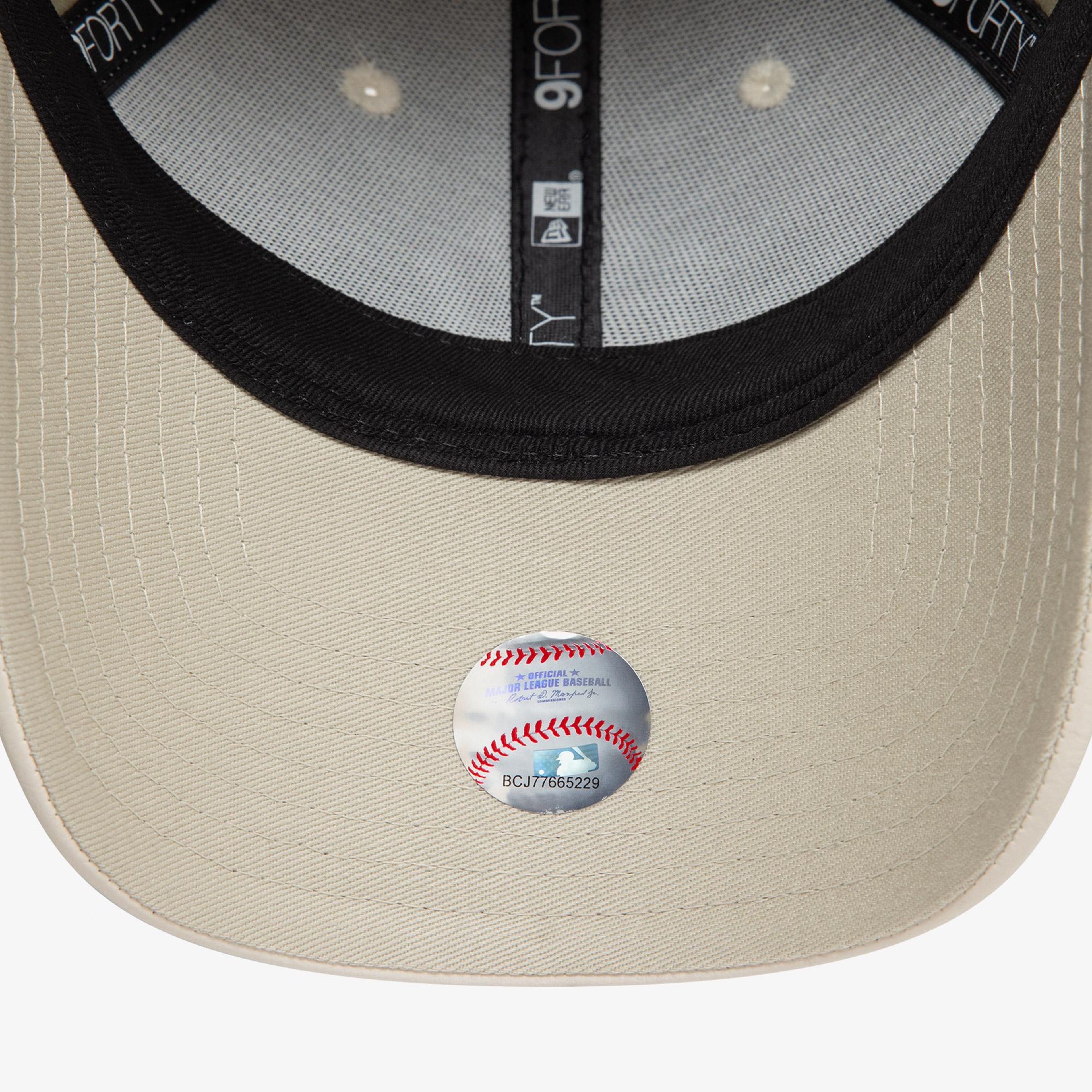 New Era Crinkled Pu 9Forty Neyyan Kadın Bej Şapka